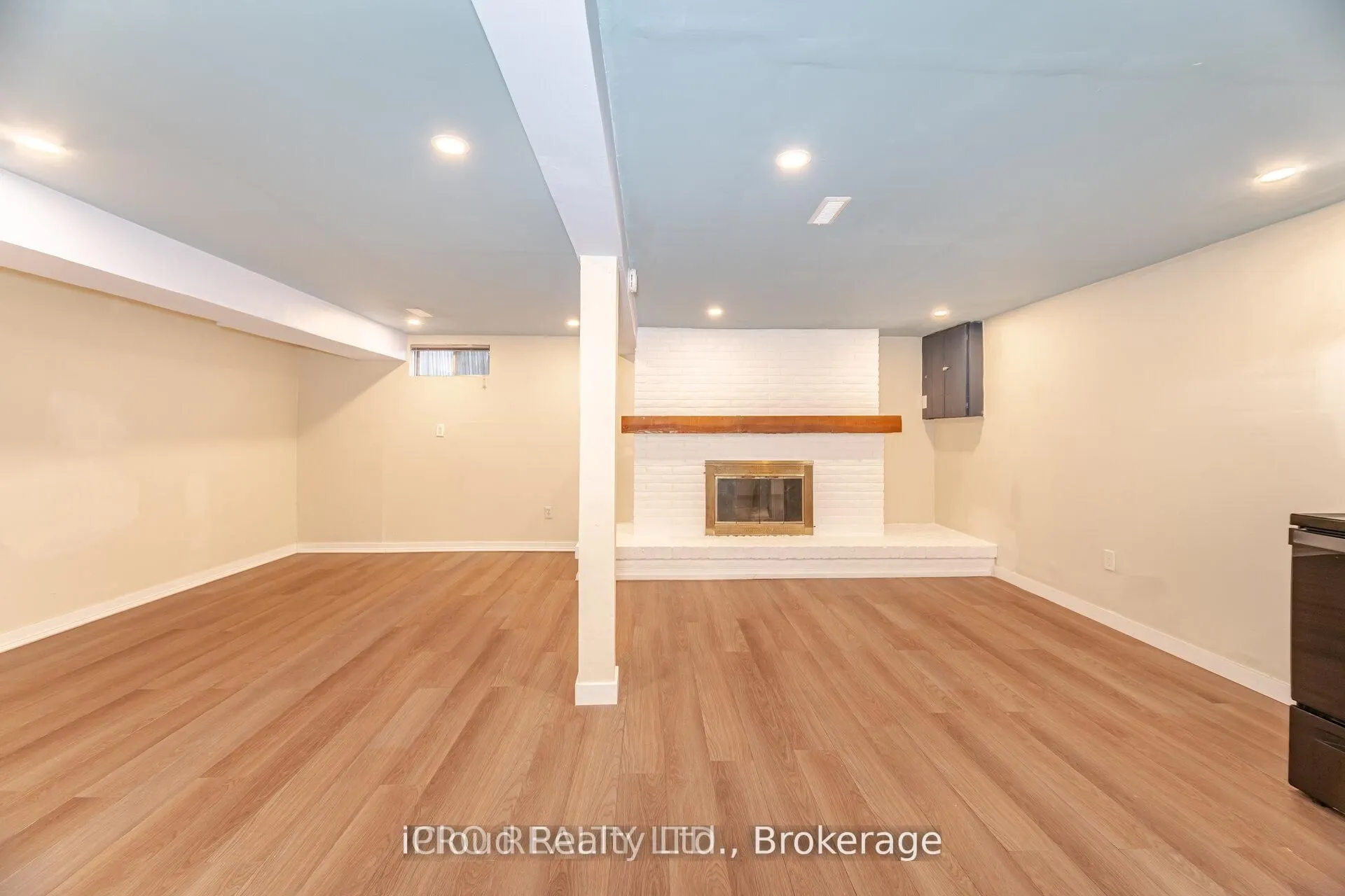 542 Lana Terrace