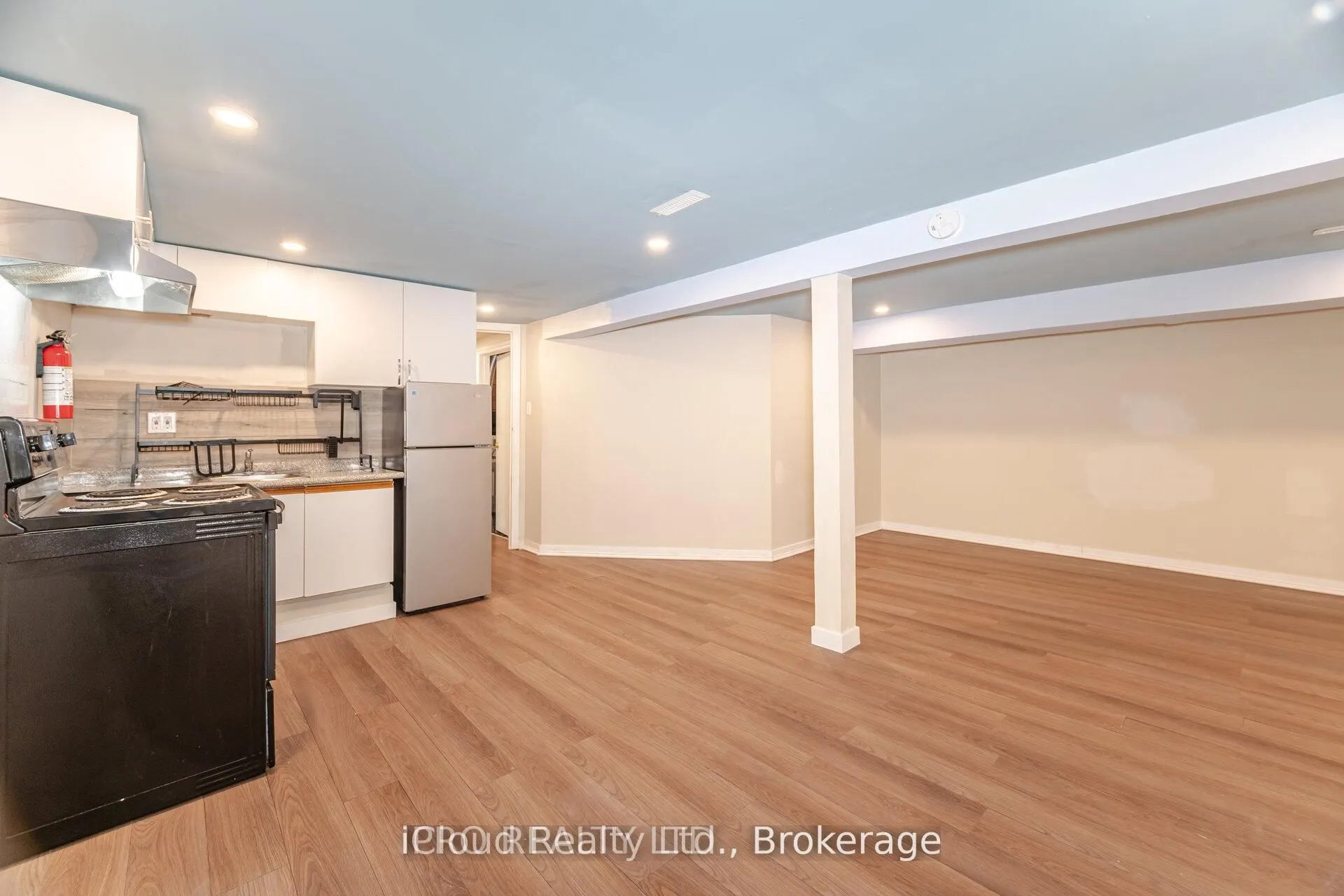 542 Lana Terrace