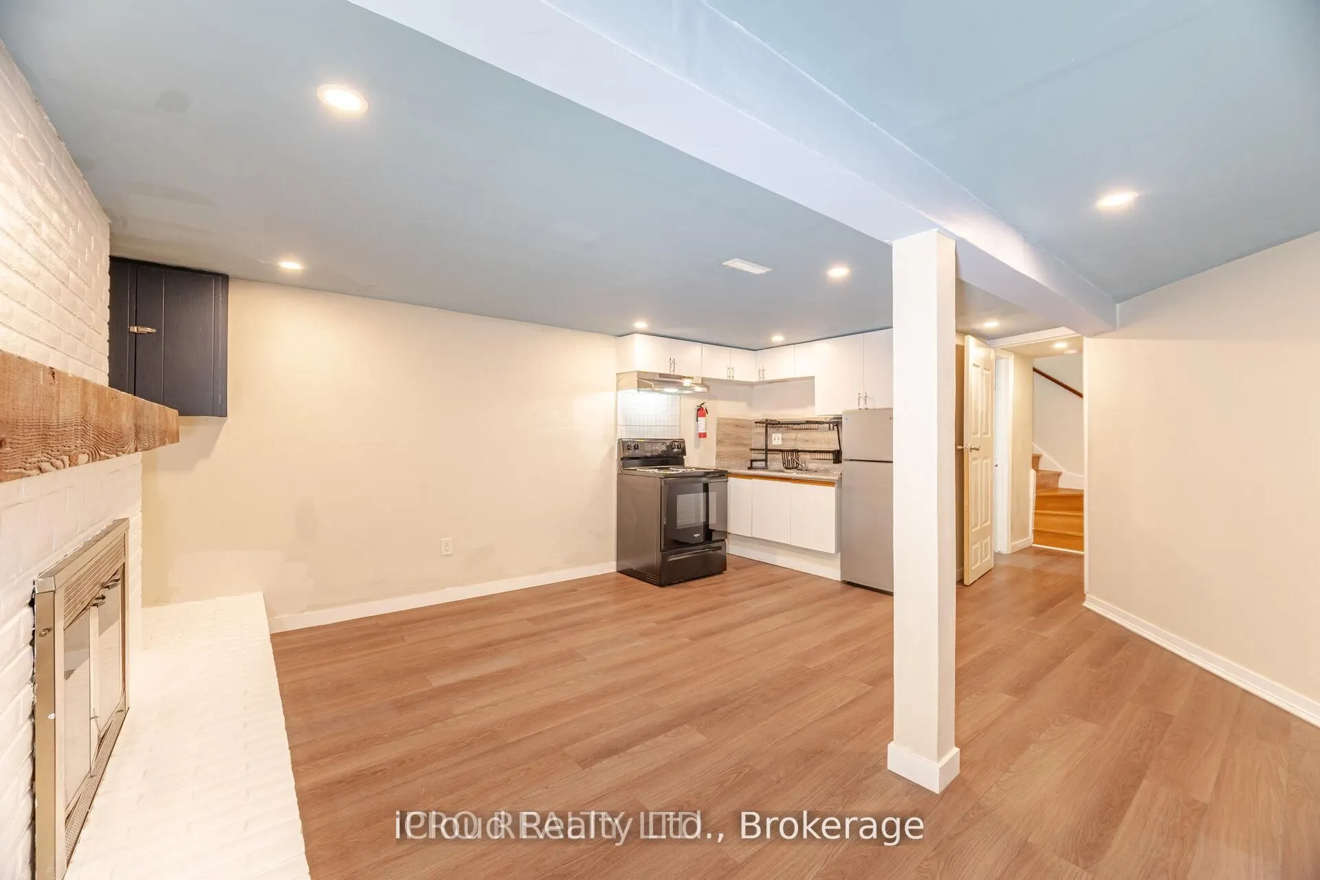 542 Lana Terrace