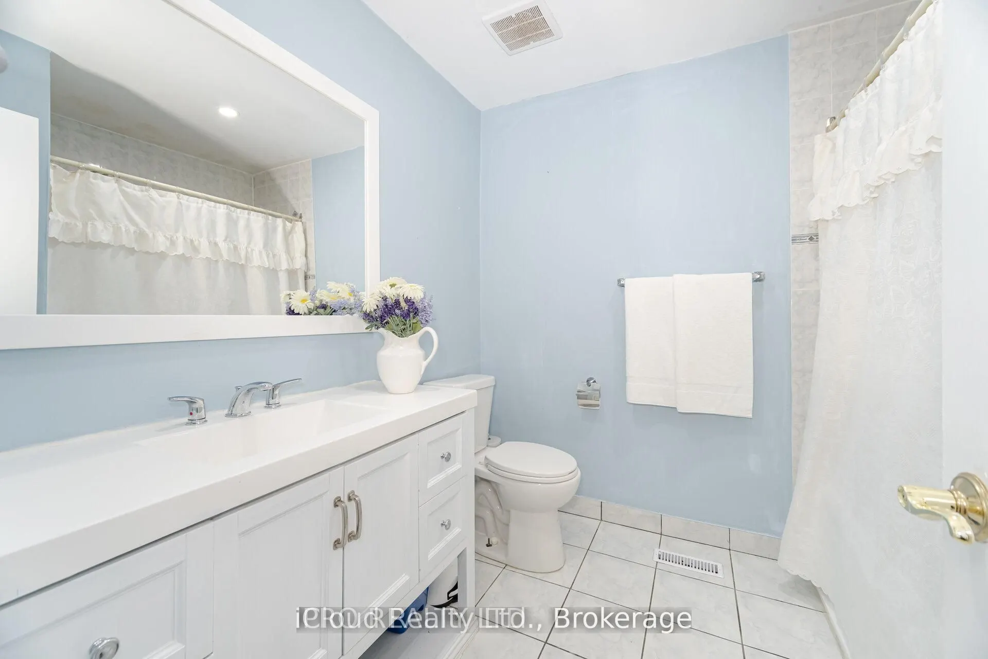 542 Lana Terrace