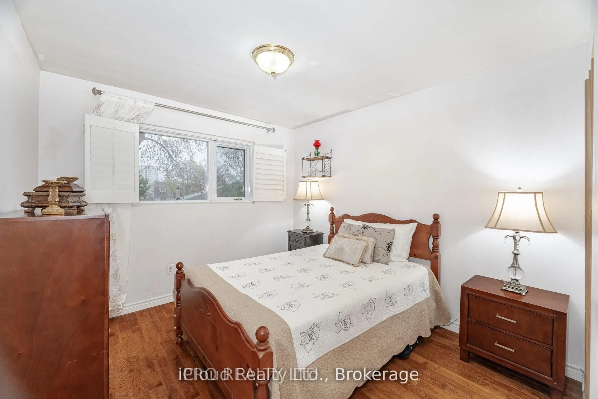 542 Lana Terrace