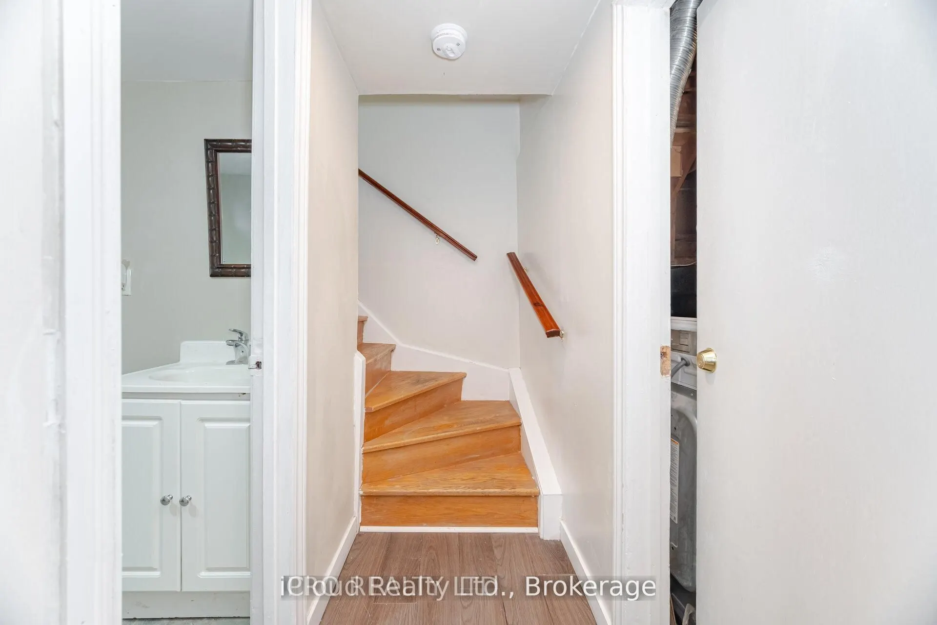 542 Lana Terrace