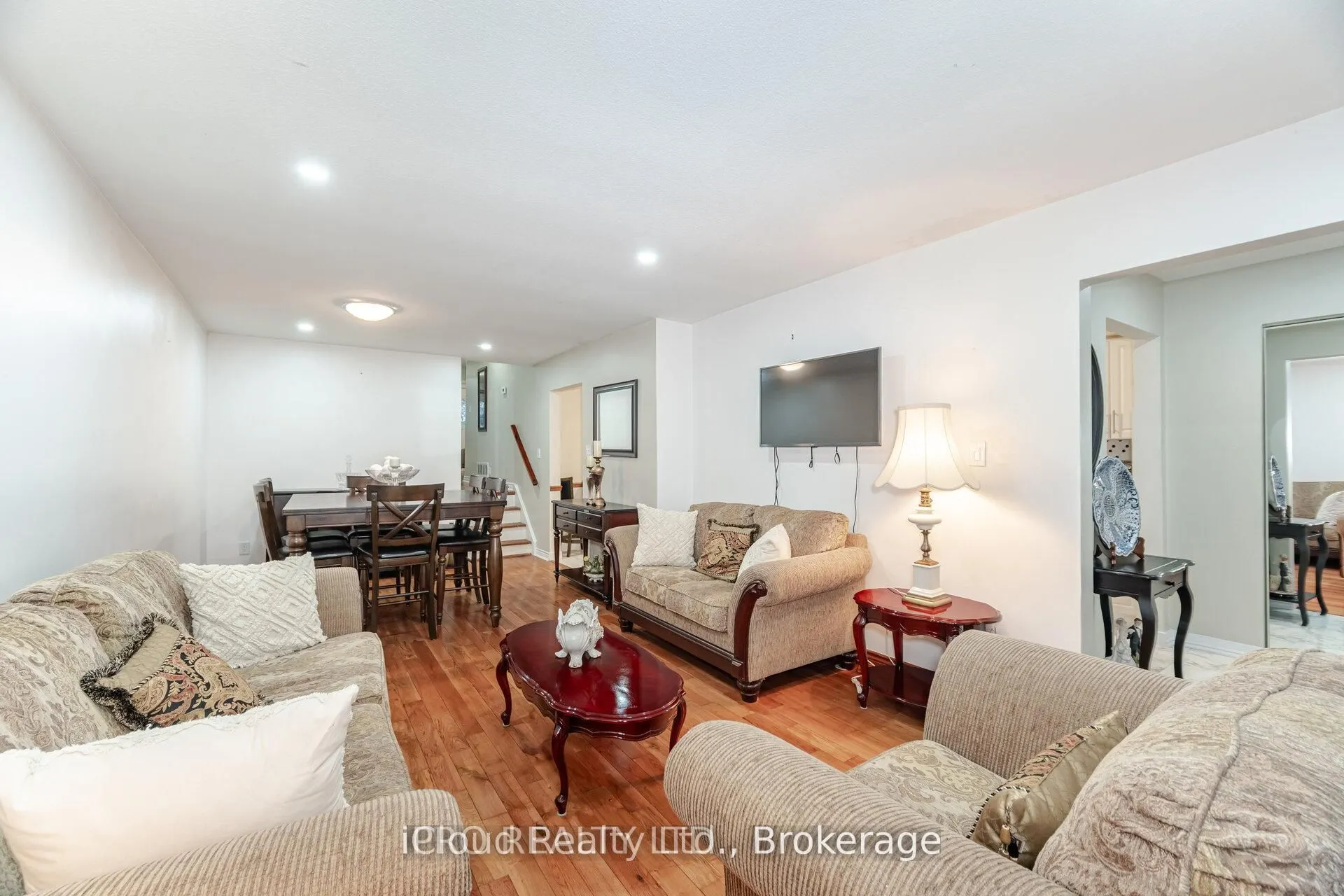542 Lana Terrace
