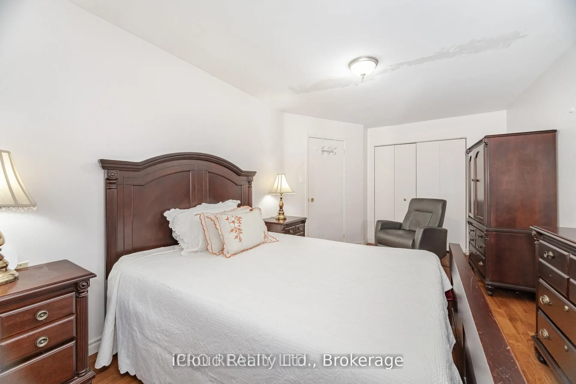542 Lana Terrace