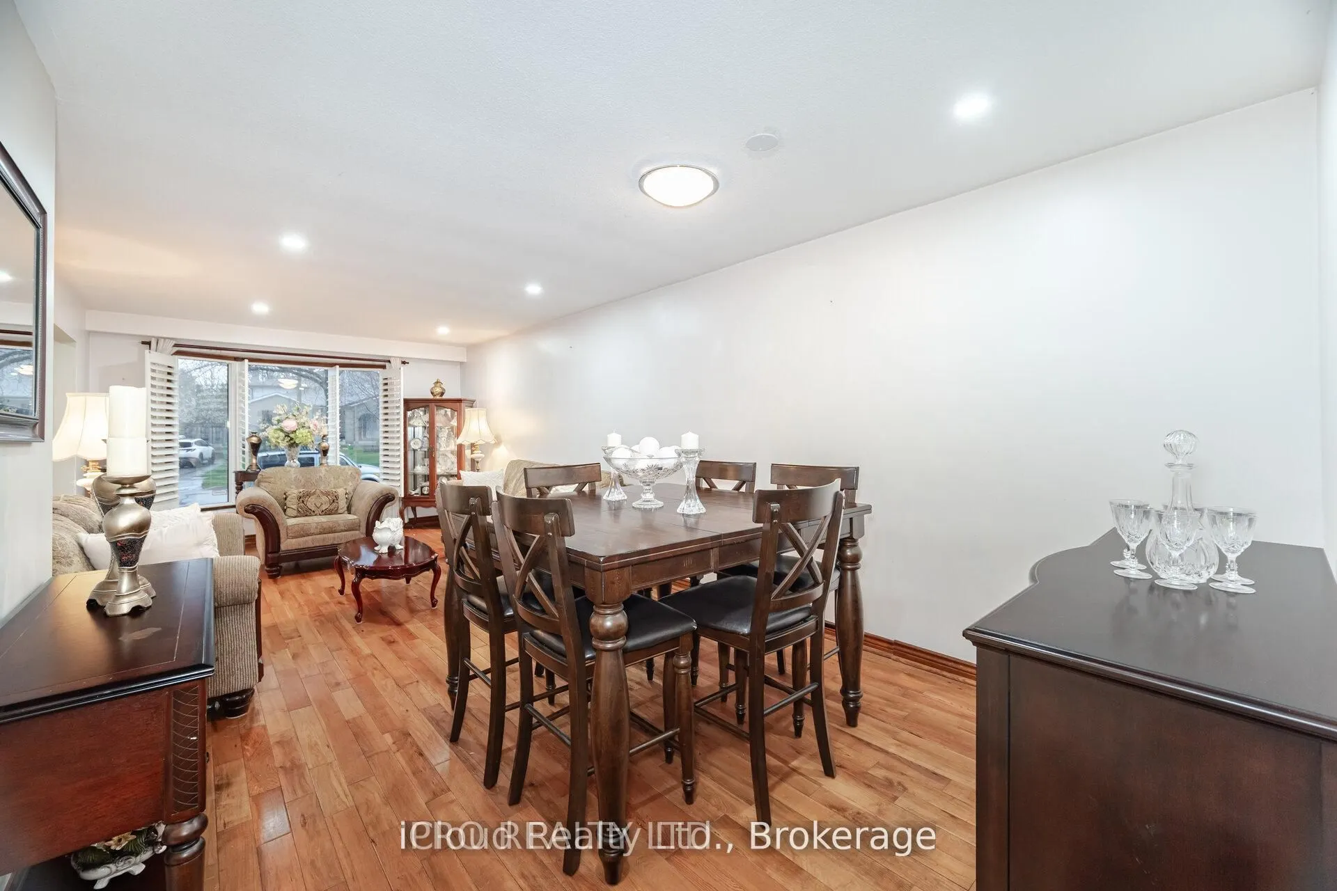 542 Lana Terrace