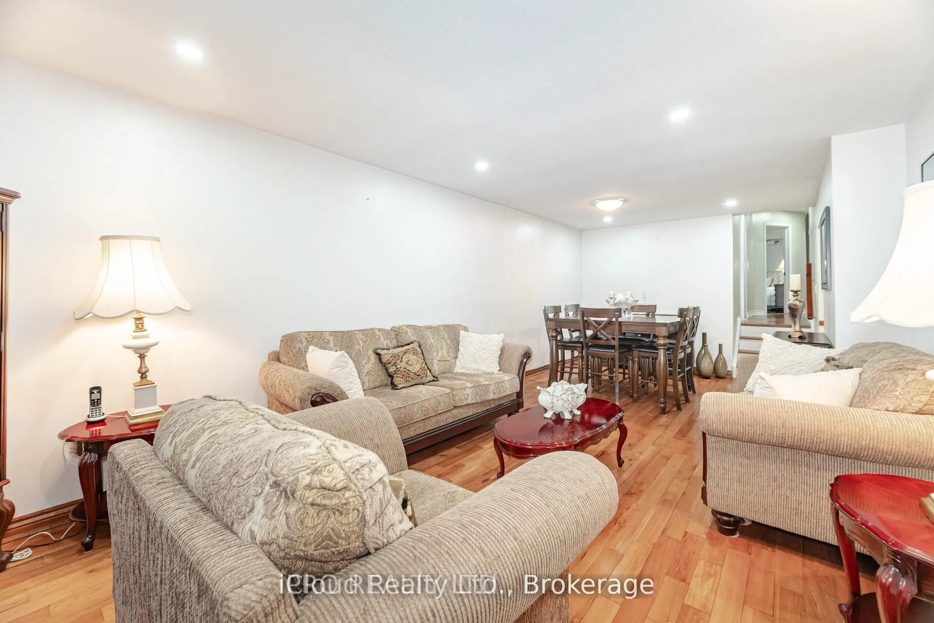 542 Lana Terrace