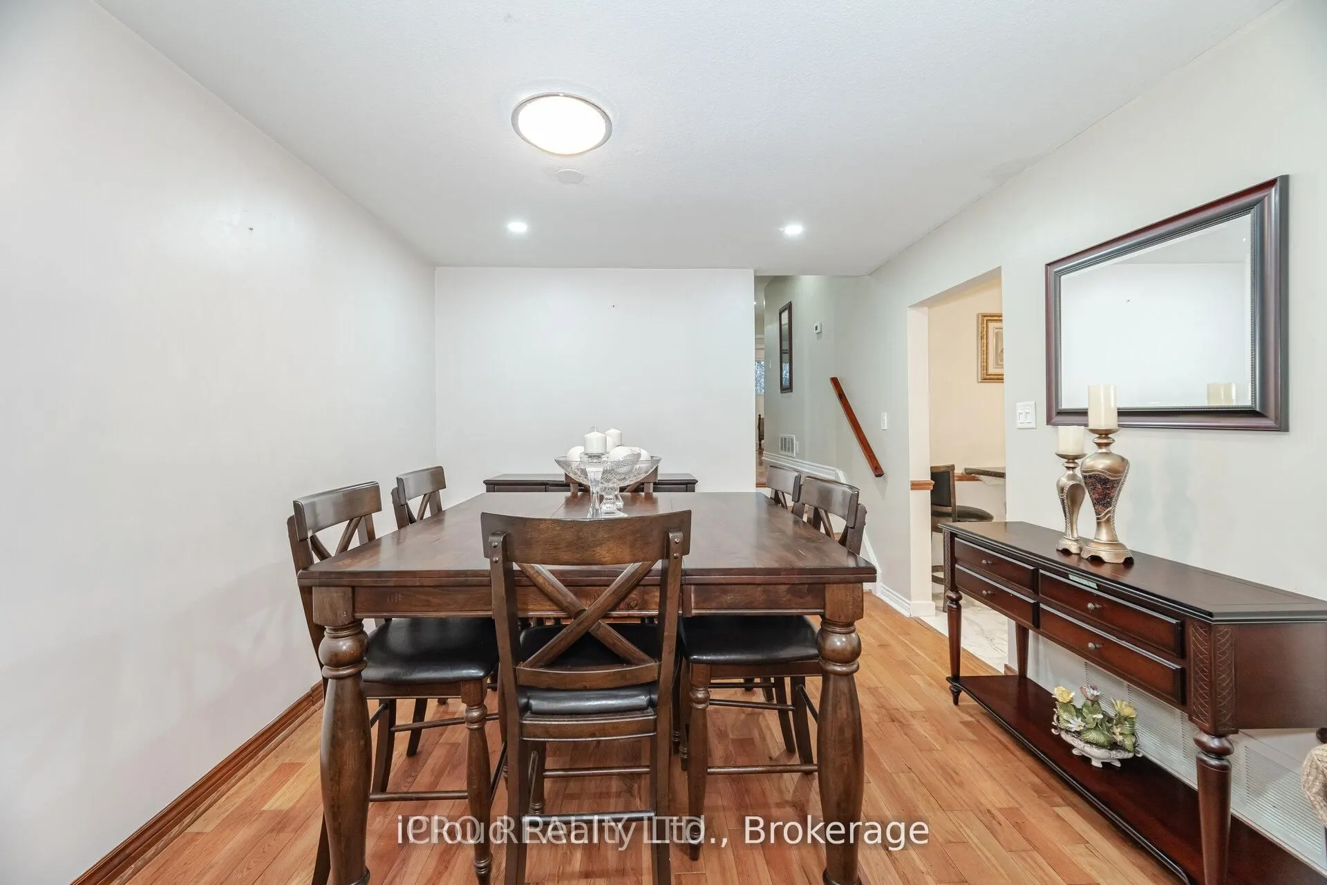 542 Lana Terrace