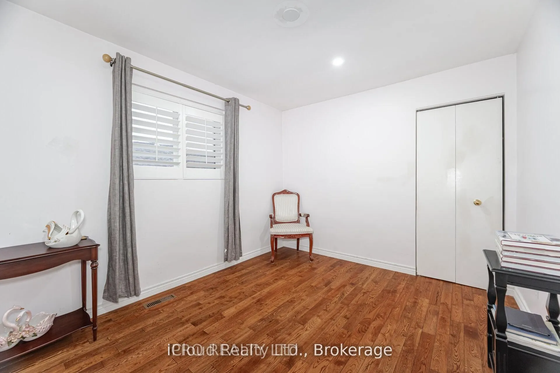 542 Lana Terrace