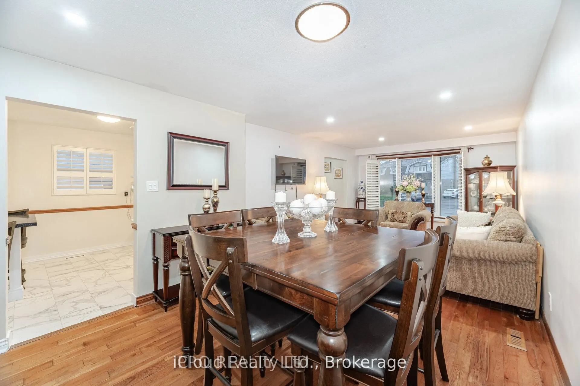 542 Lana Terrace