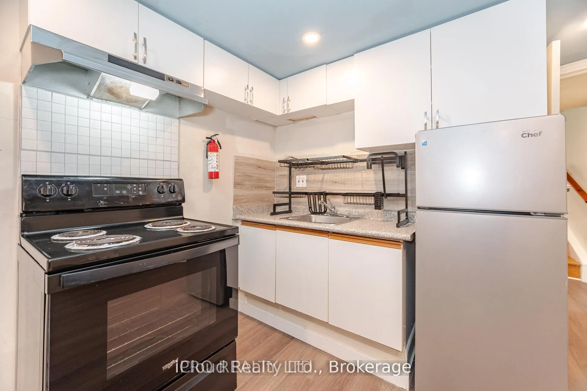 542 Lana Terrace
