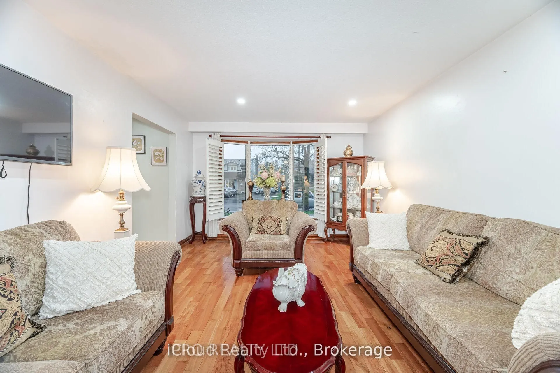 542 Lana Terrace