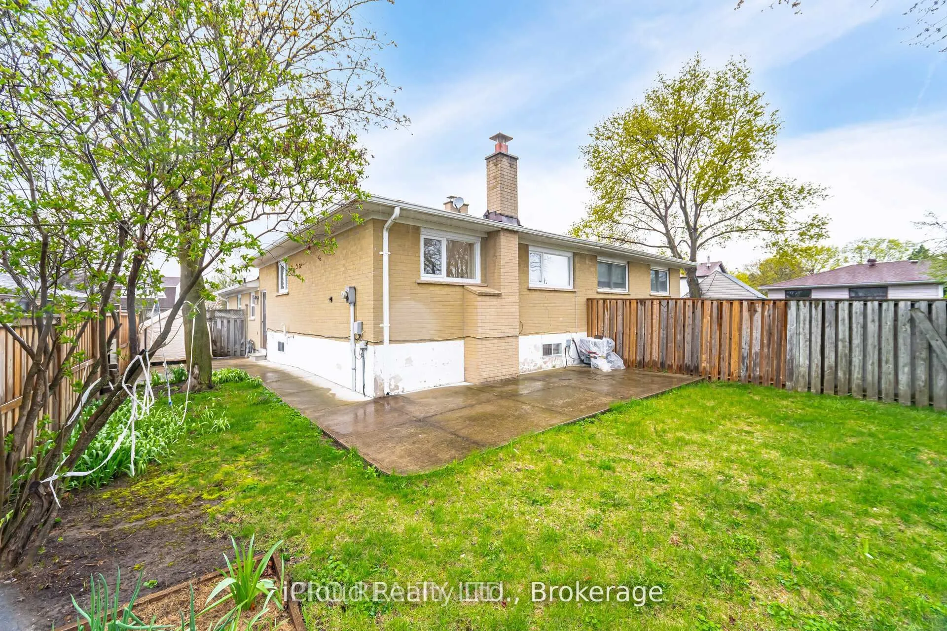 542 Lana Terrace