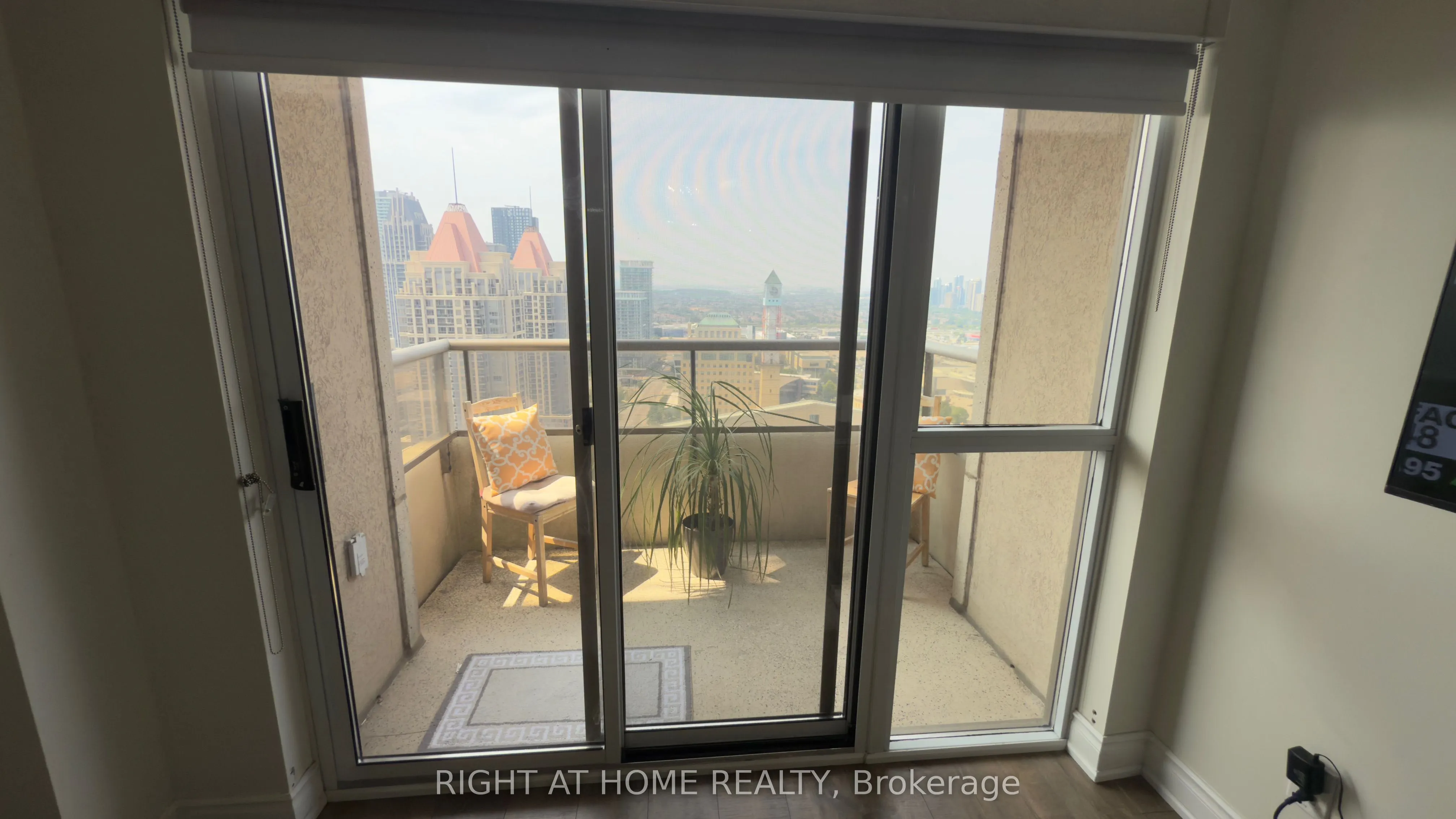 310 BURNHAMTHORPE Road W, #3303