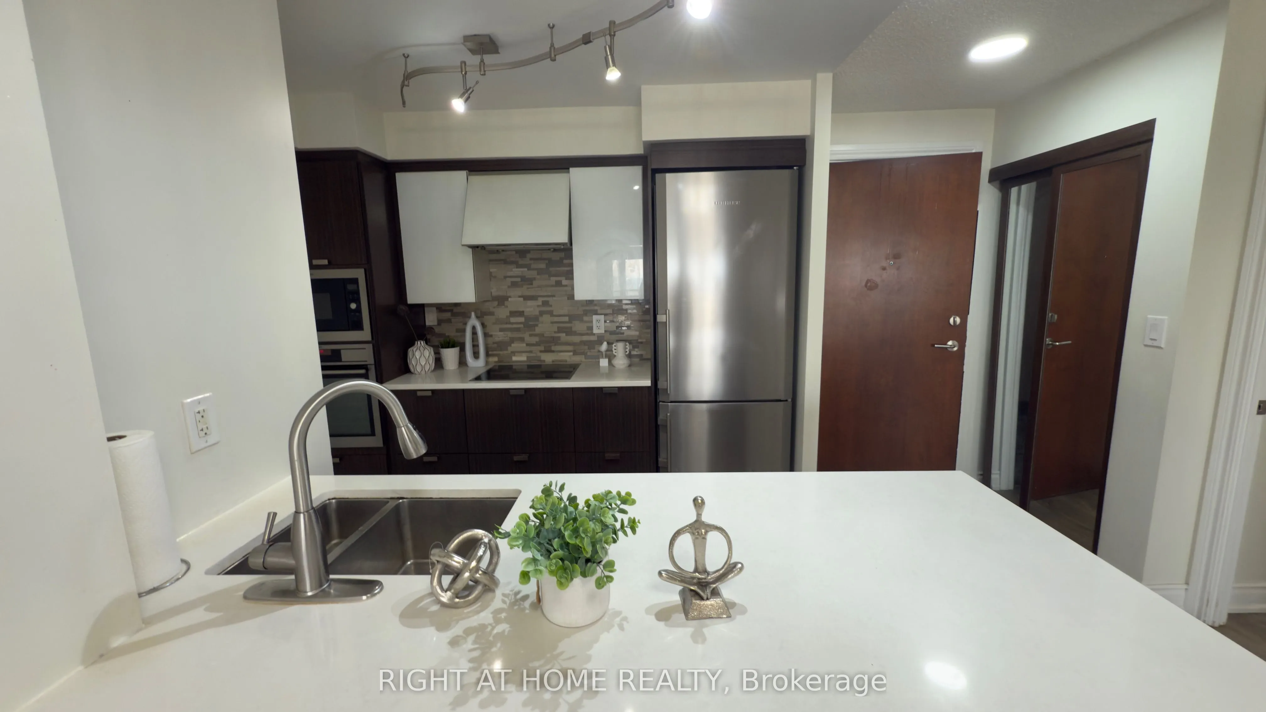 310 BURNHAMTHORPE Road W, #3303