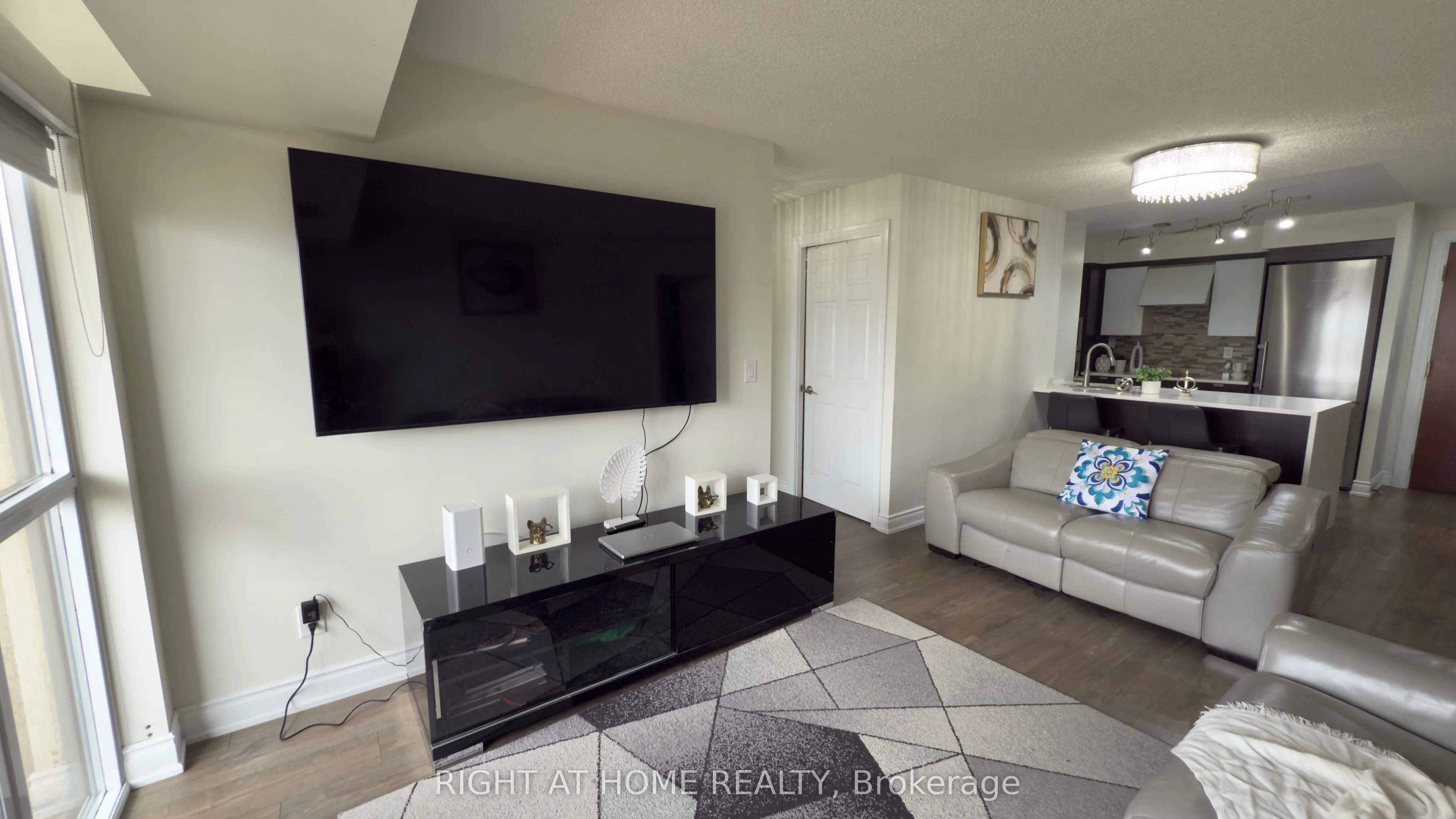 310 BURNHAMTHORPE Road W, #3303