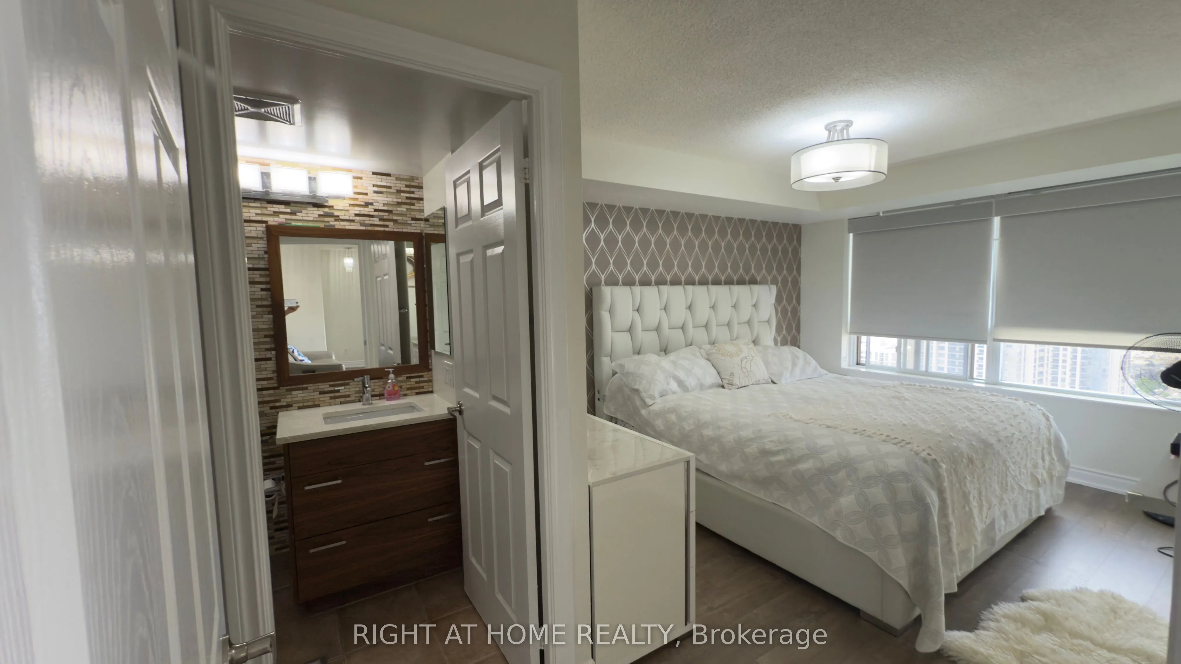 310 BURNHAMTHORPE Road W, #3303