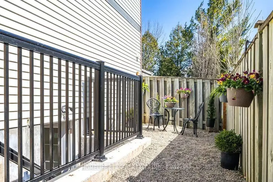 583 Elliott Crescent