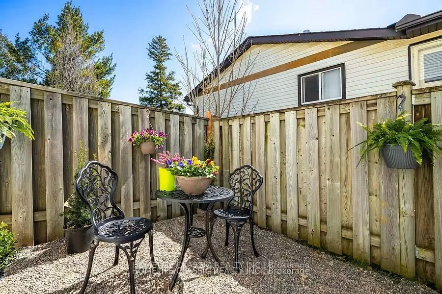 583 Elliott Crescent