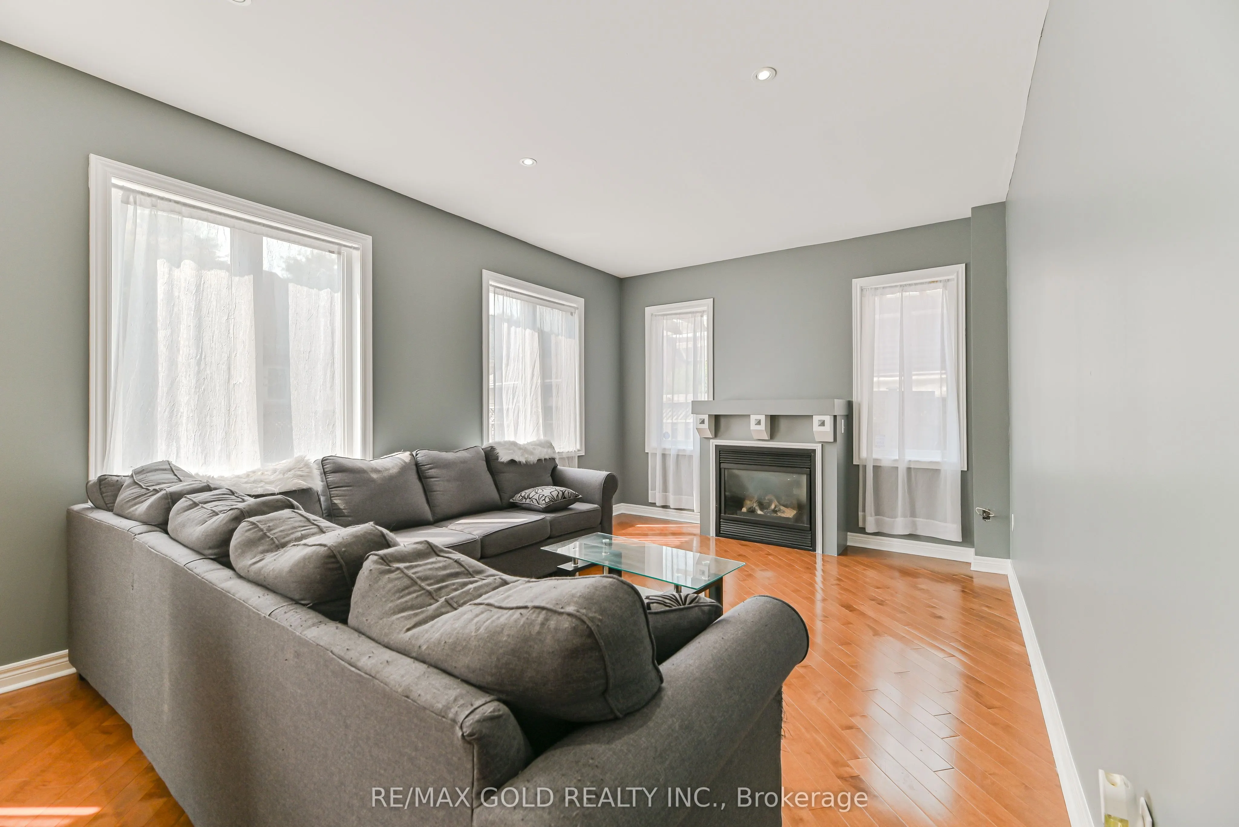 45 Treeline Boulevard