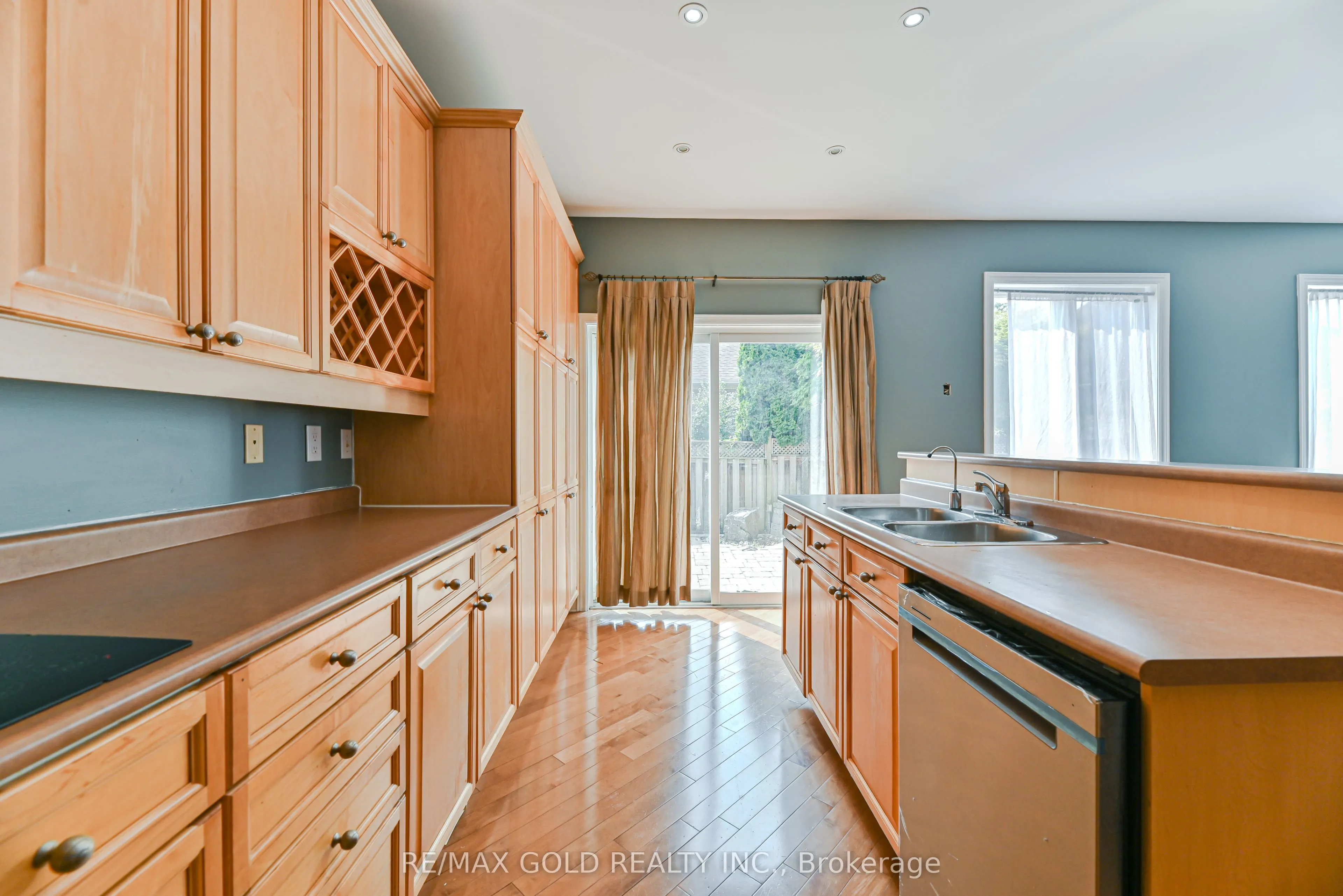 45 Treeline Boulevard