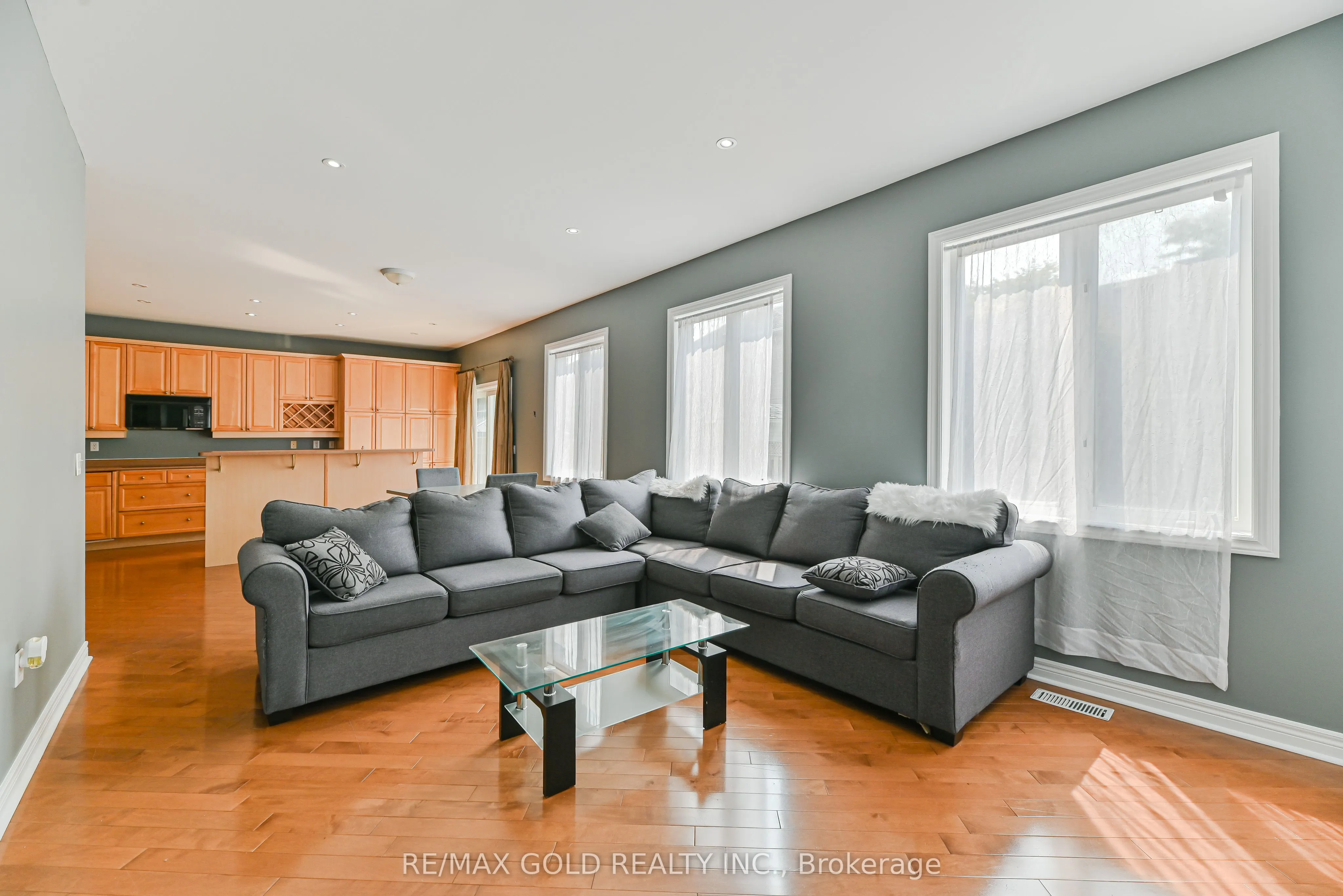 45 Treeline Boulevard