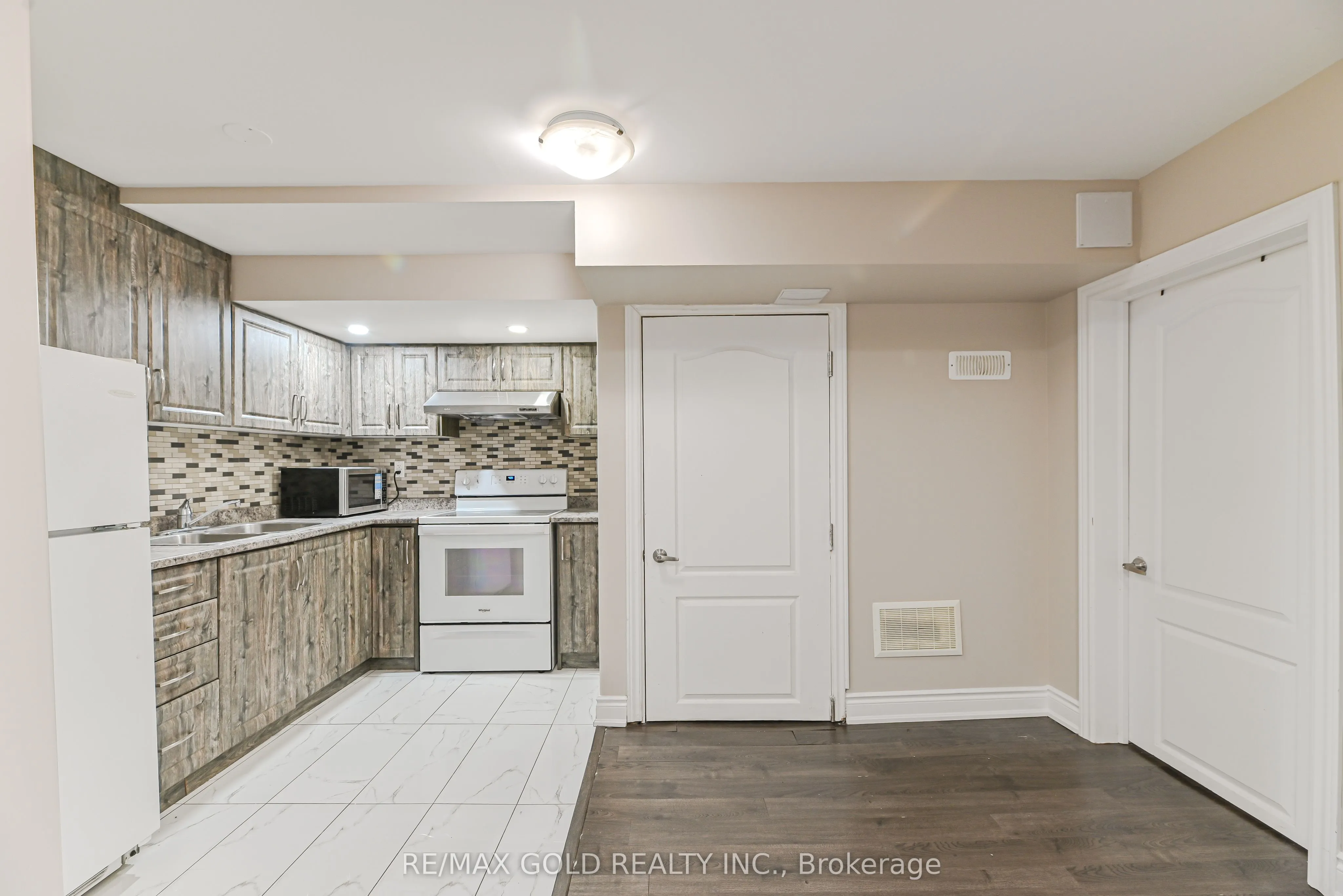 45 Treeline Boulevard