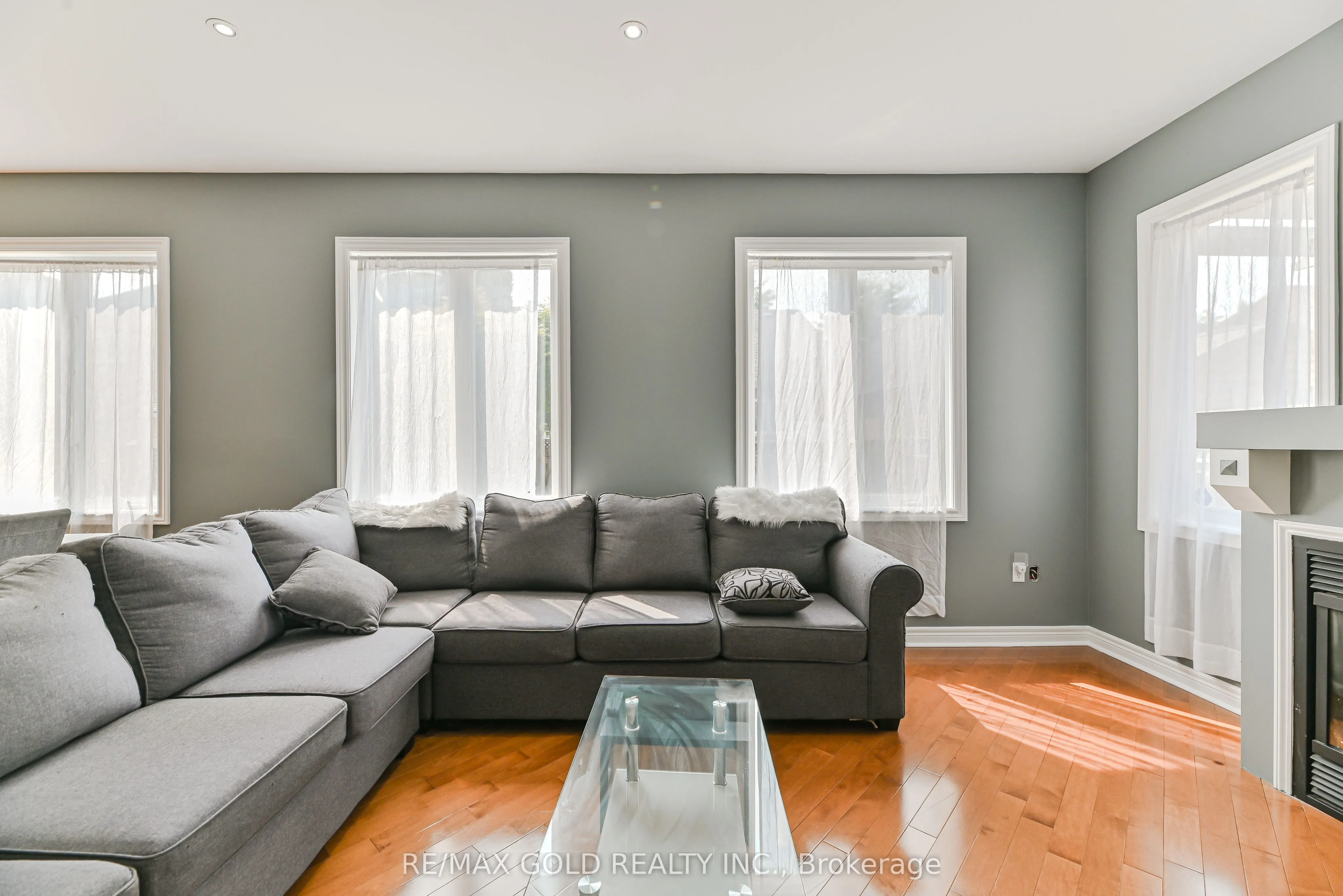 45 Treeline Boulevard