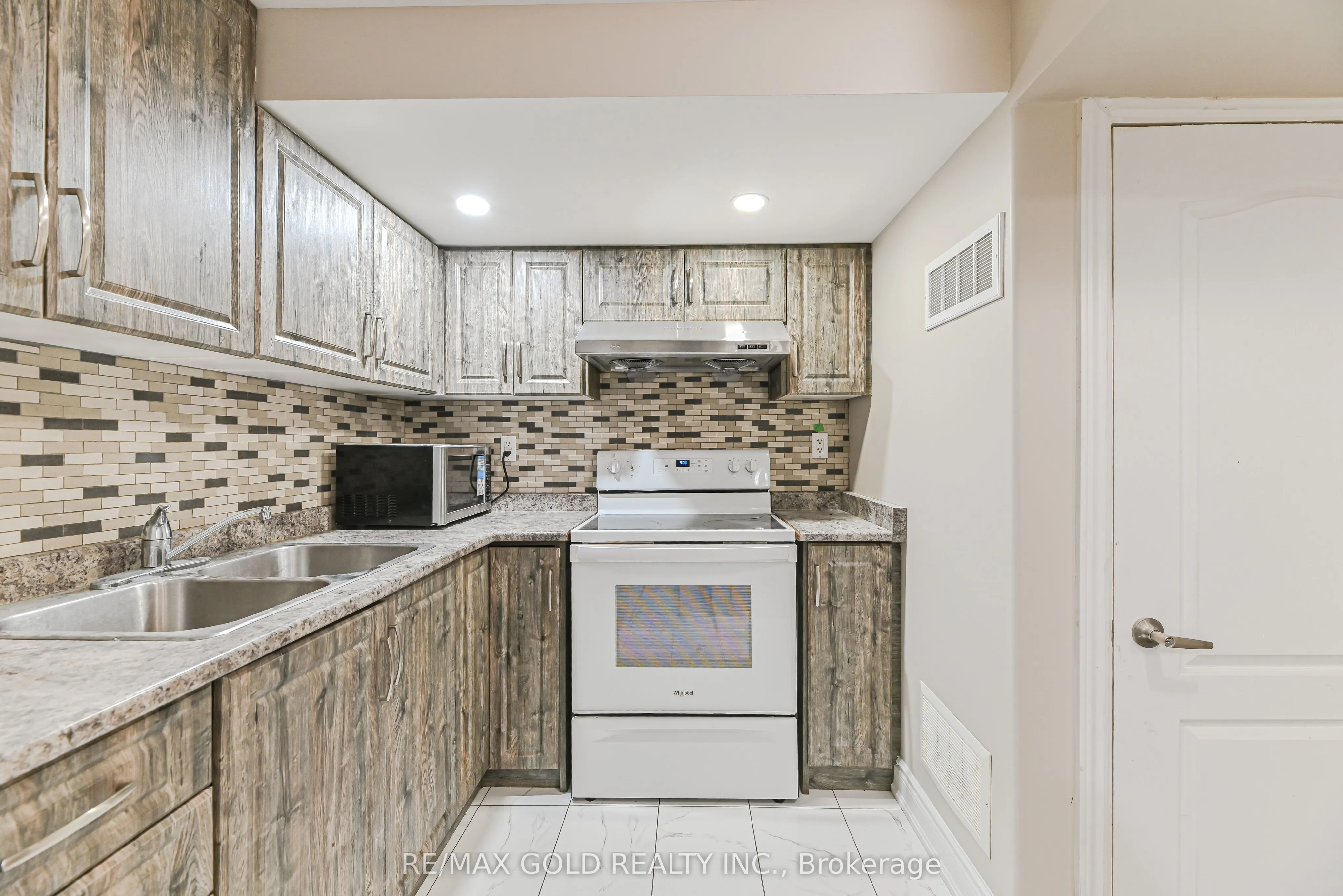 45 Treeline Boulevard