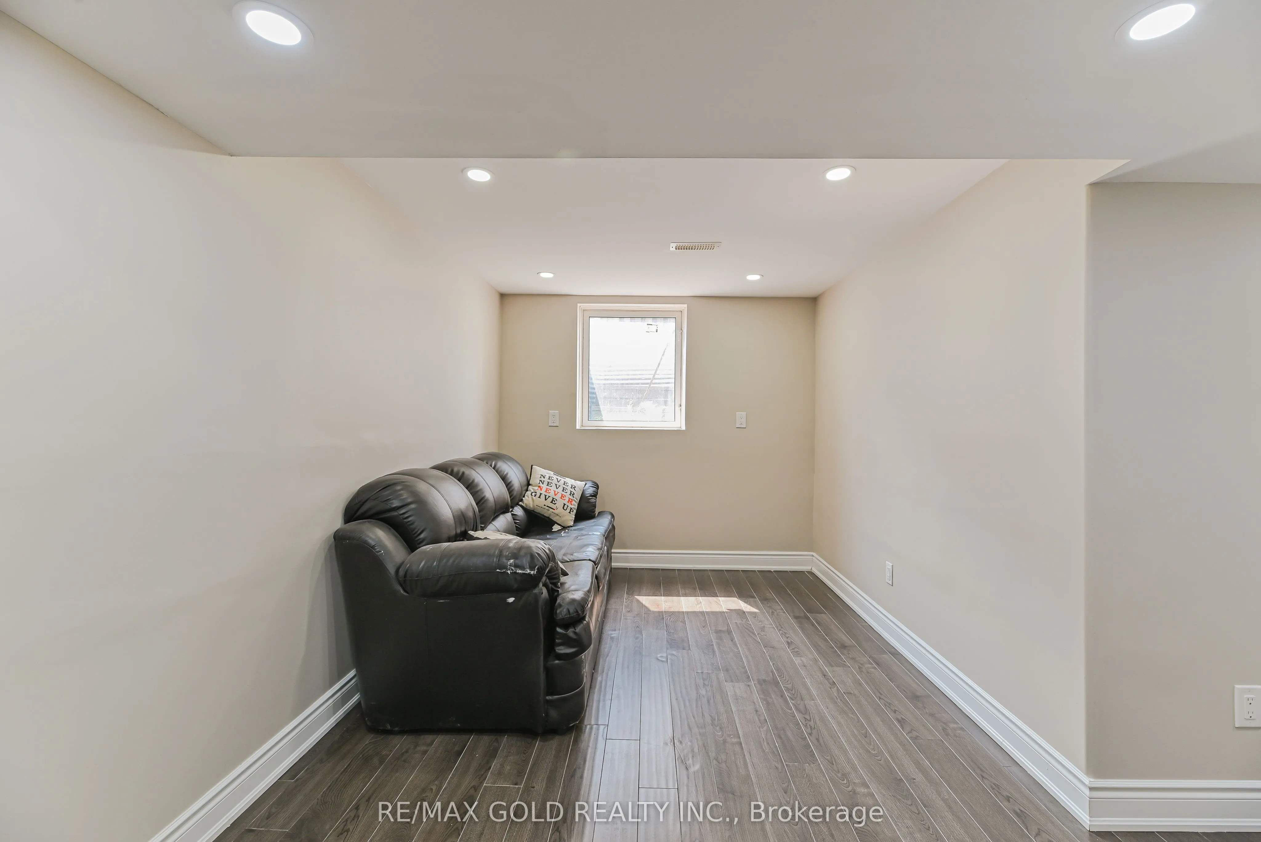 45 Treeline Boulevard
