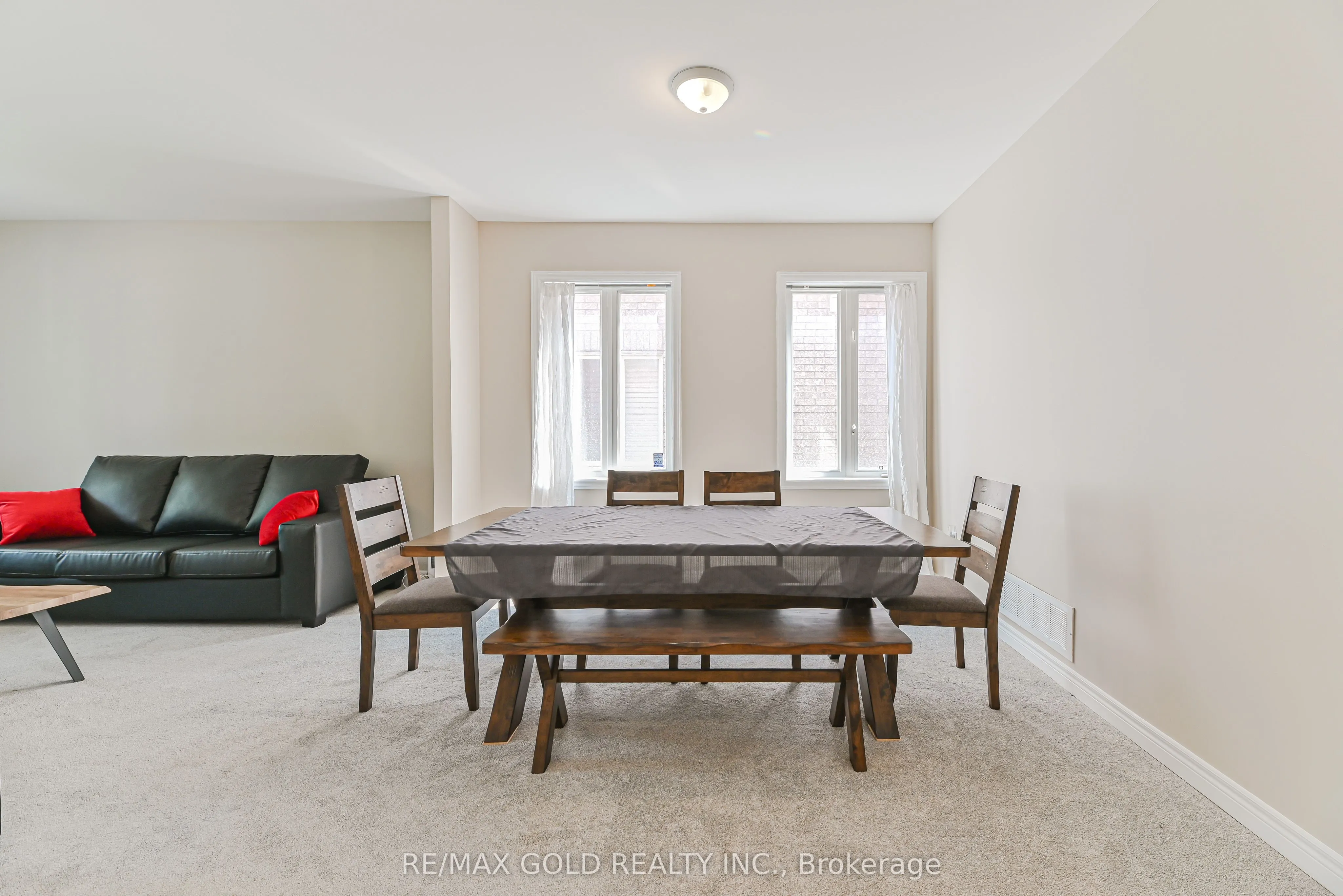 45 Treeline Boulevard