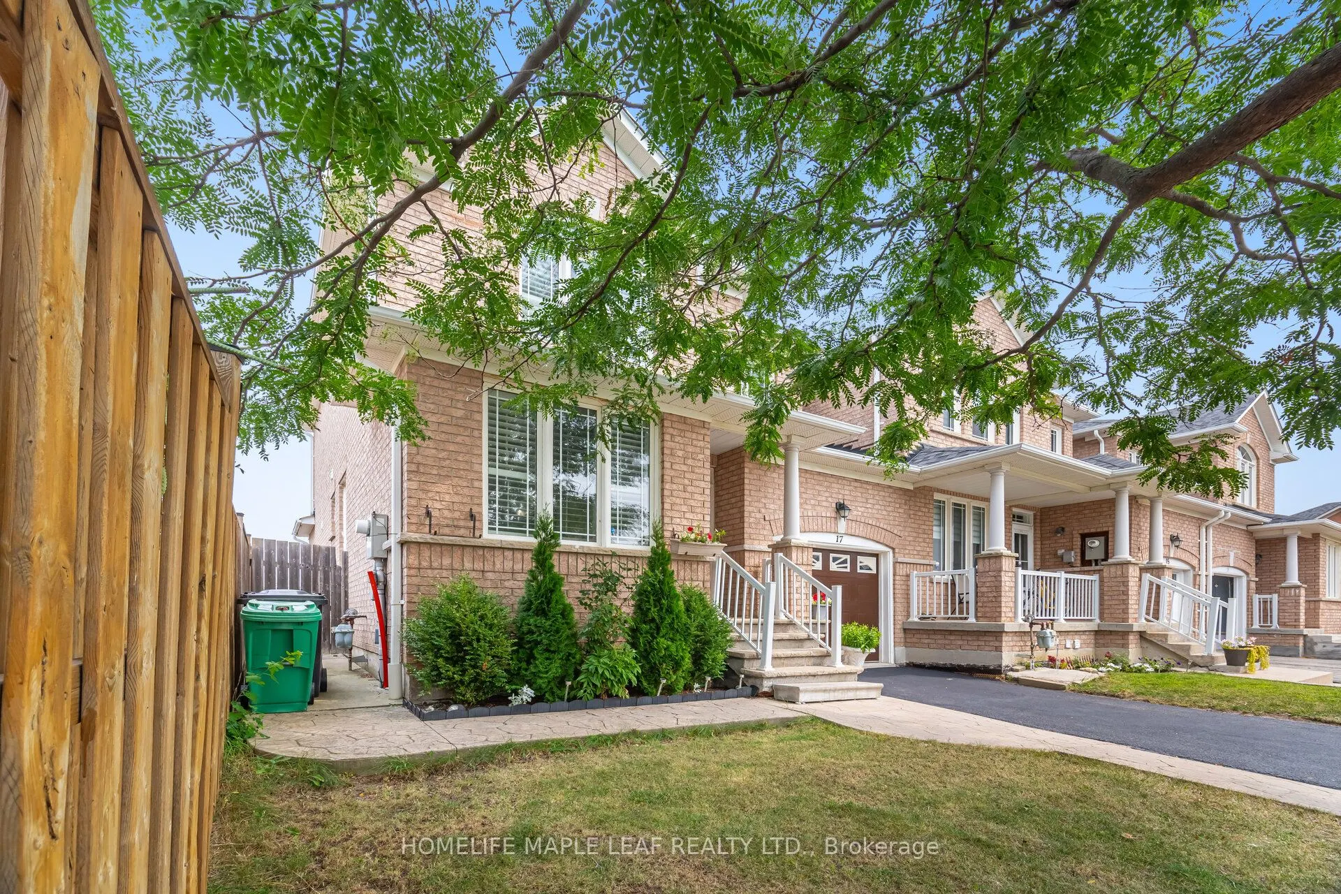 17 Eaglefield Gate