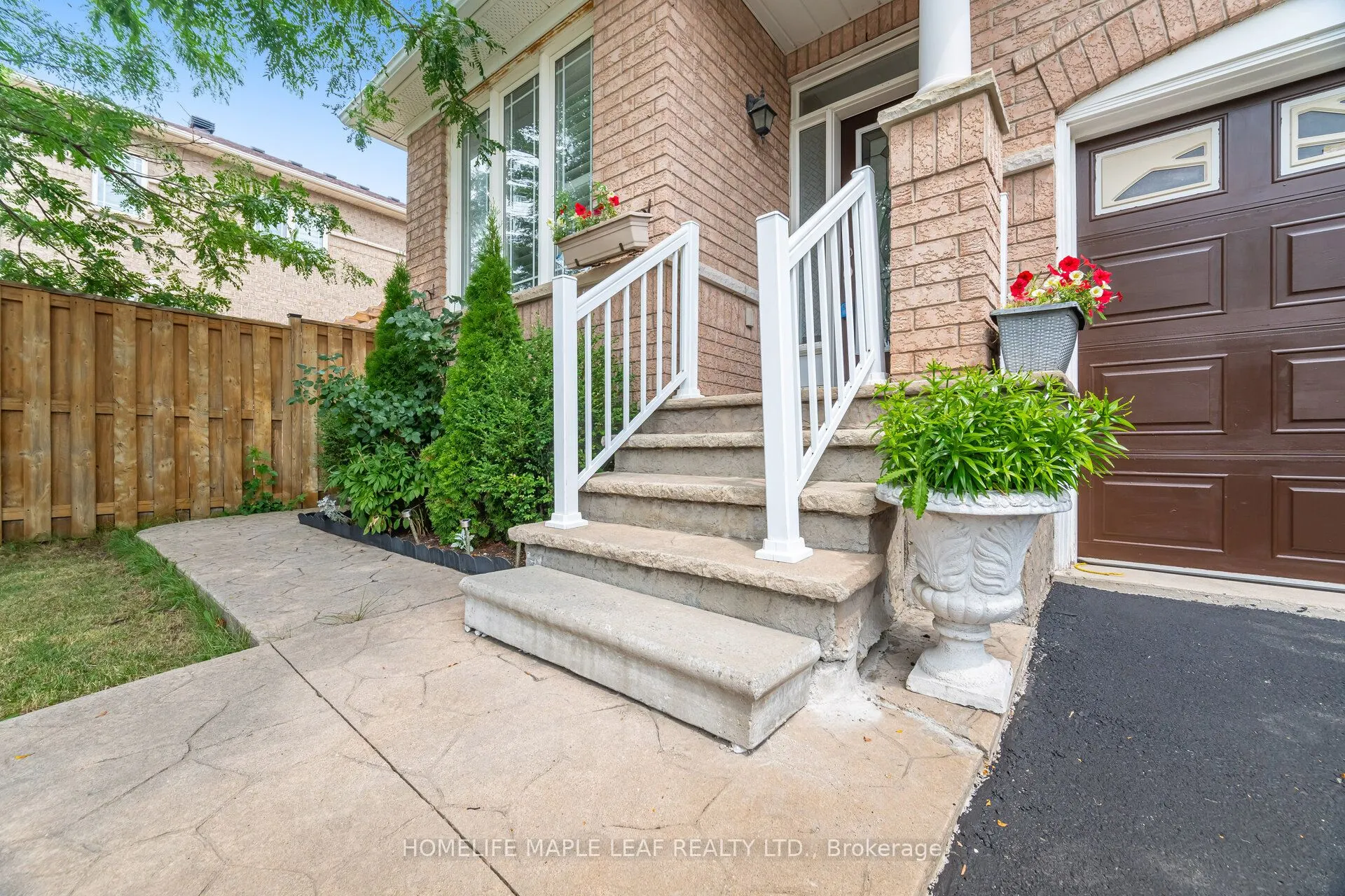 17 Eaglefield Gate