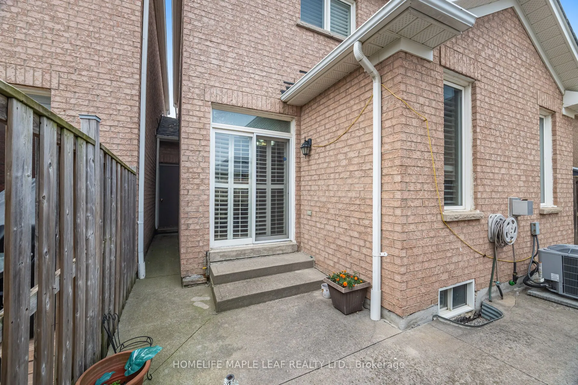 17 Eaglefield Gate