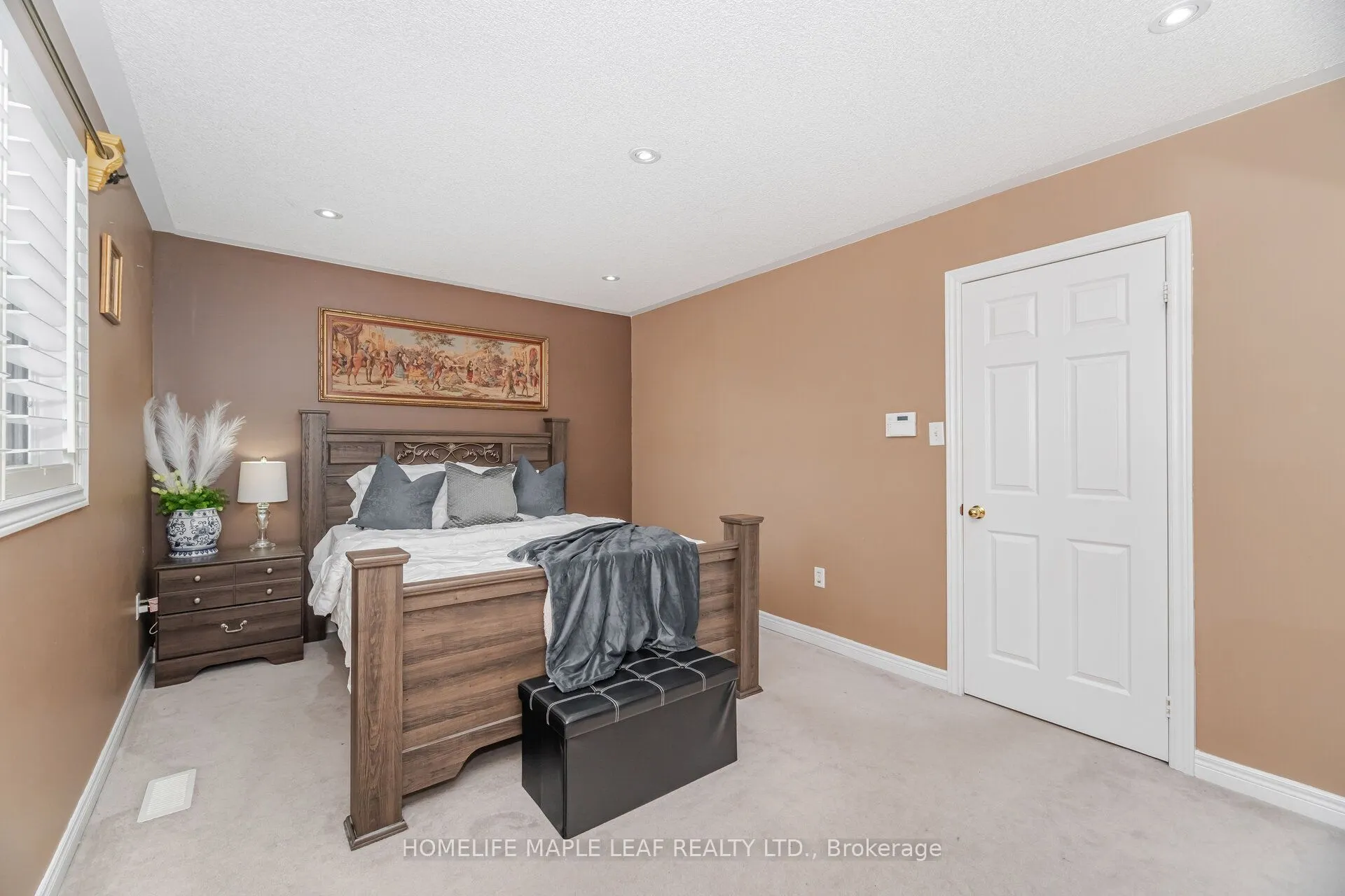 17 Eaglefield Gate