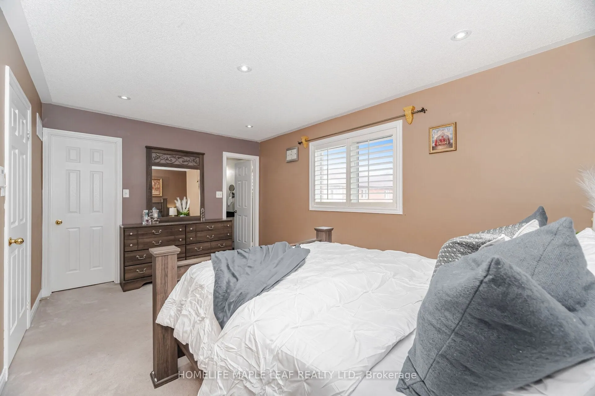 17 Eaglefield Gate