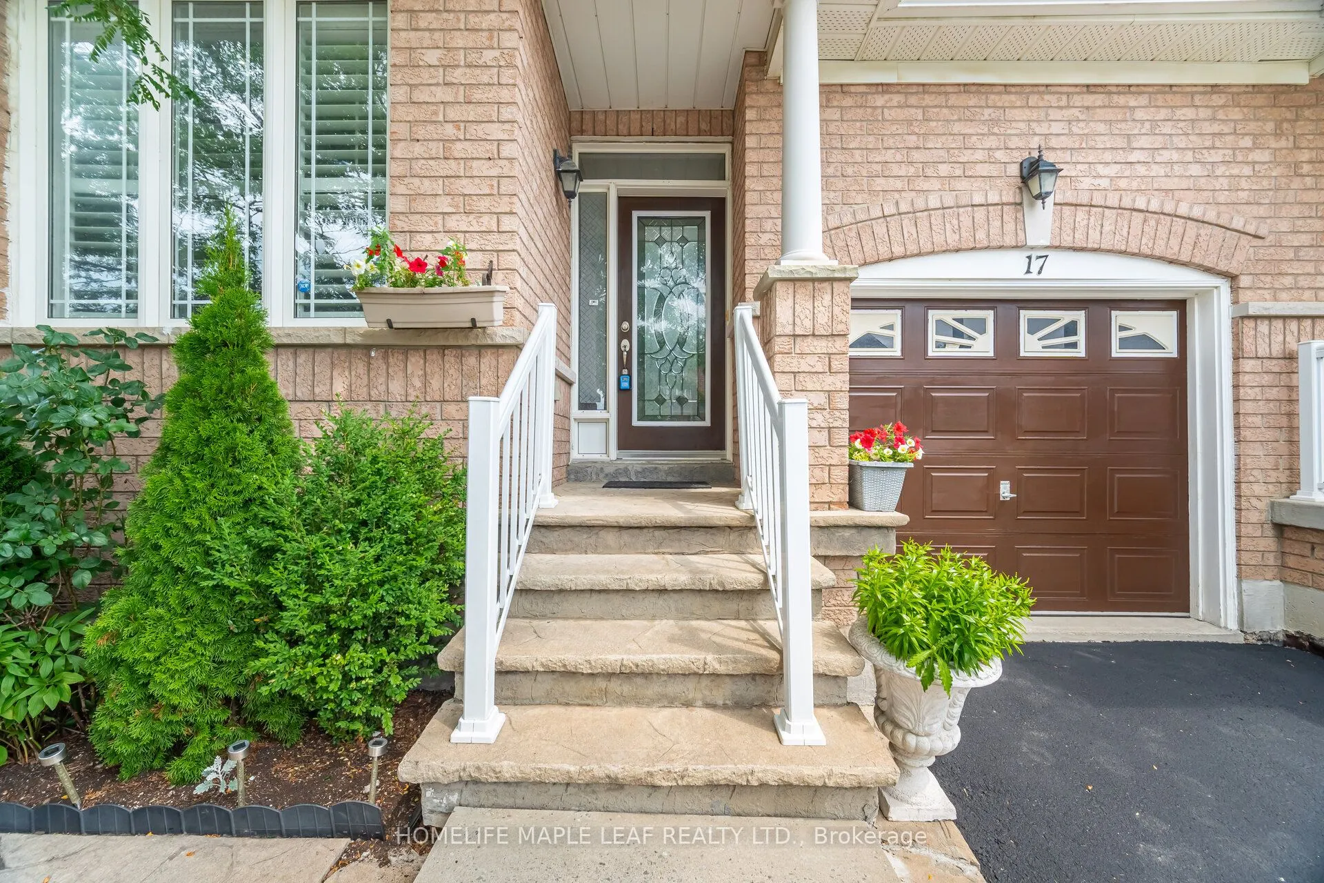 17 Eaglefield Gate