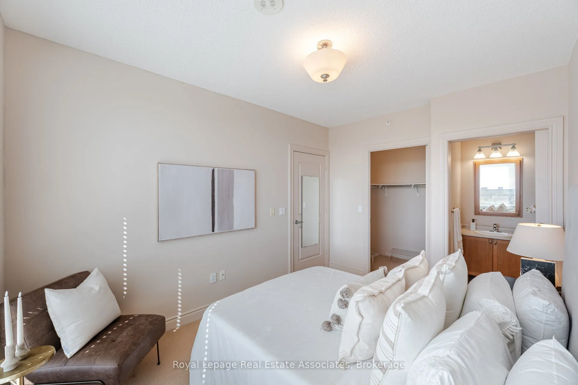 1665 The Collegeway, #1704