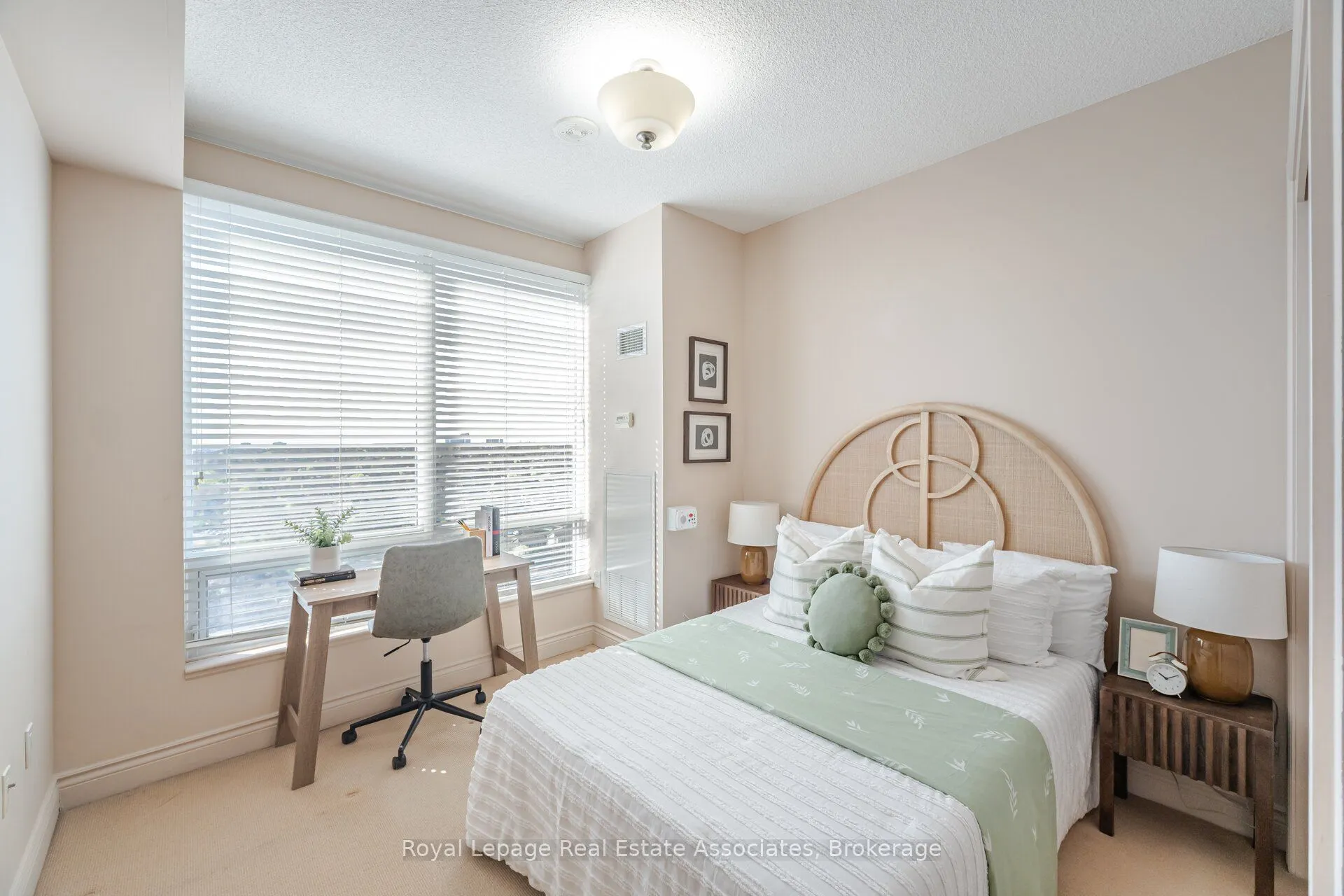 1665 The Collegeway, #1704