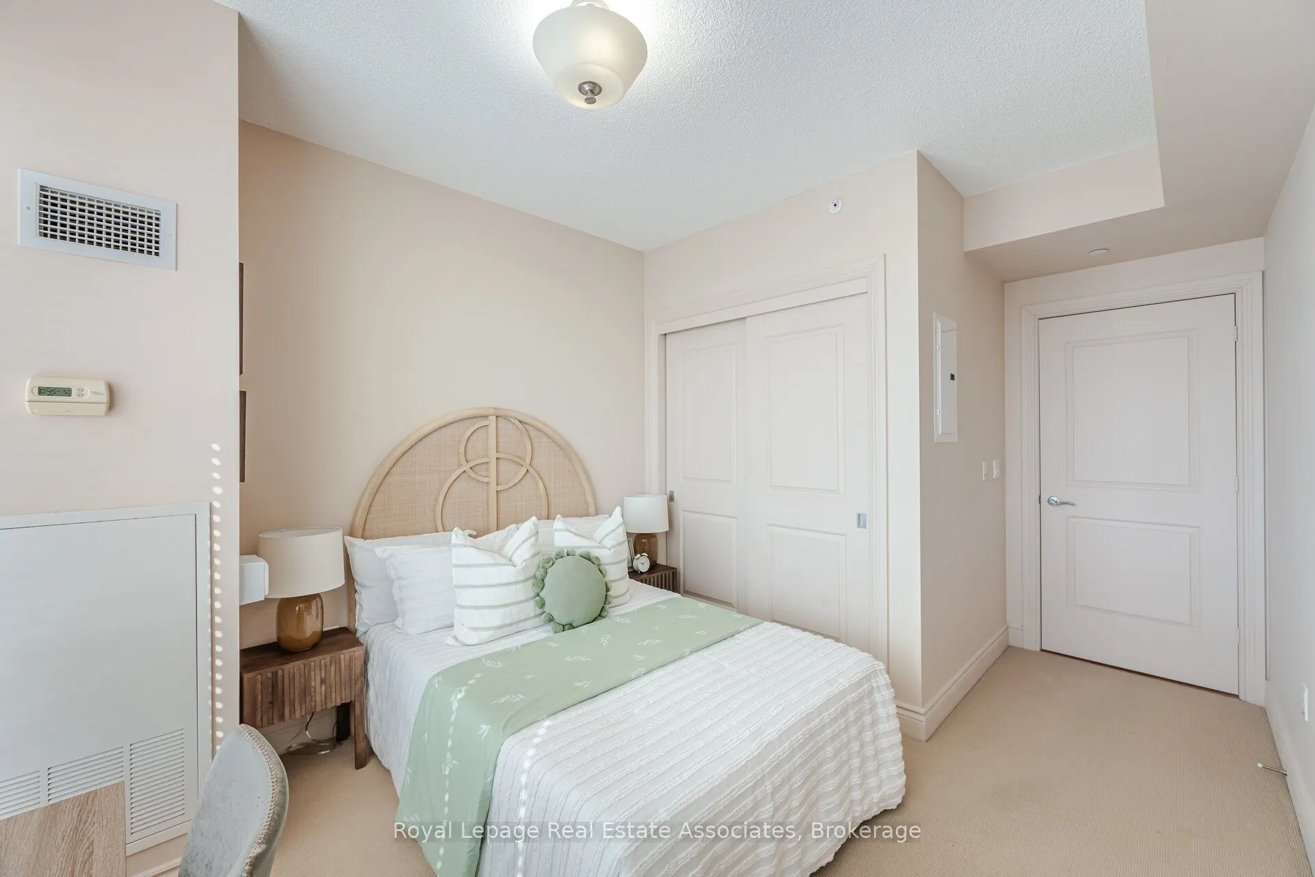 1665 The Collegeway, #1704