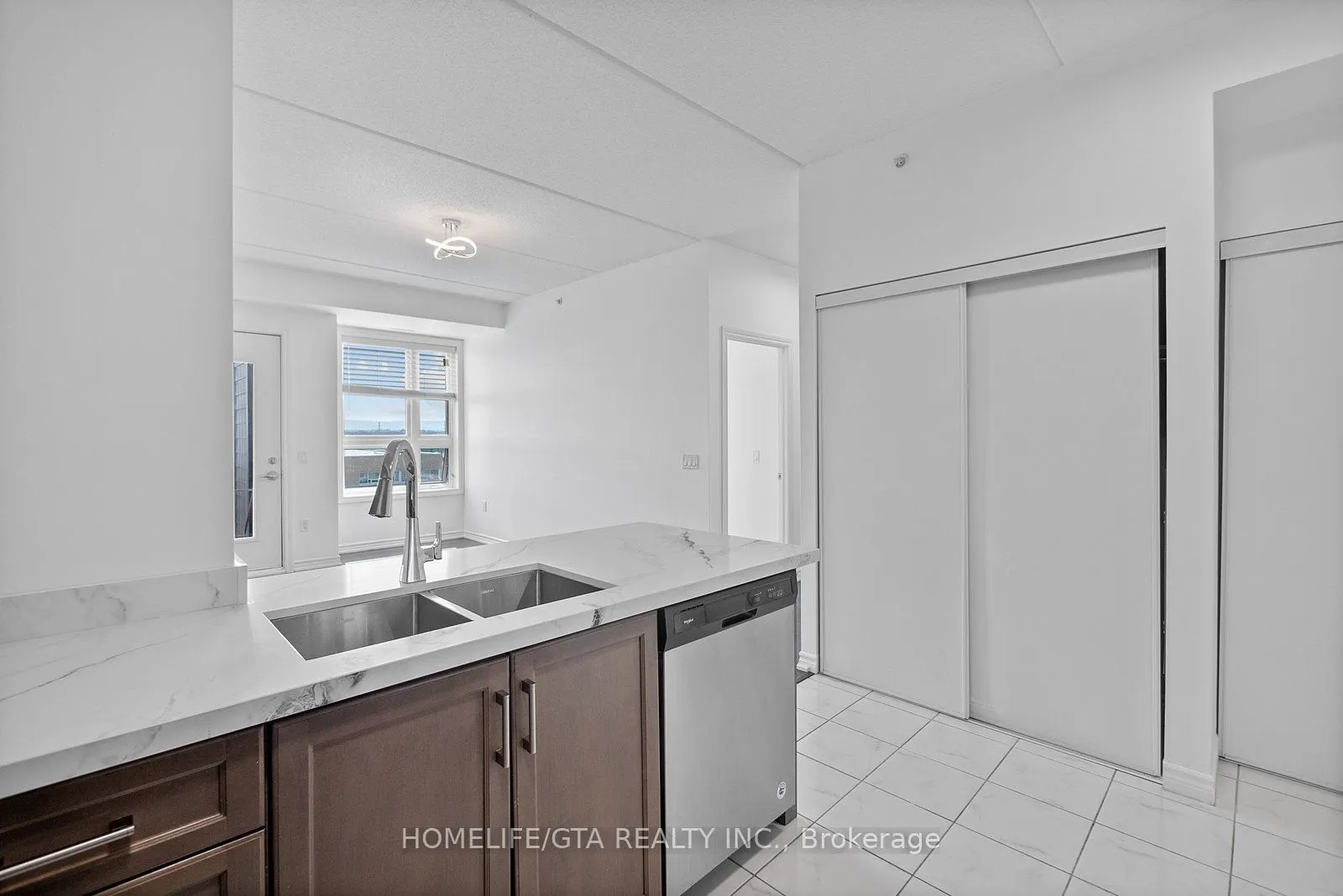 620 Sauve Street, #405