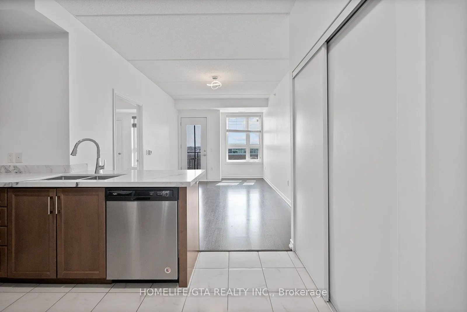 620 Sauve Street, #405