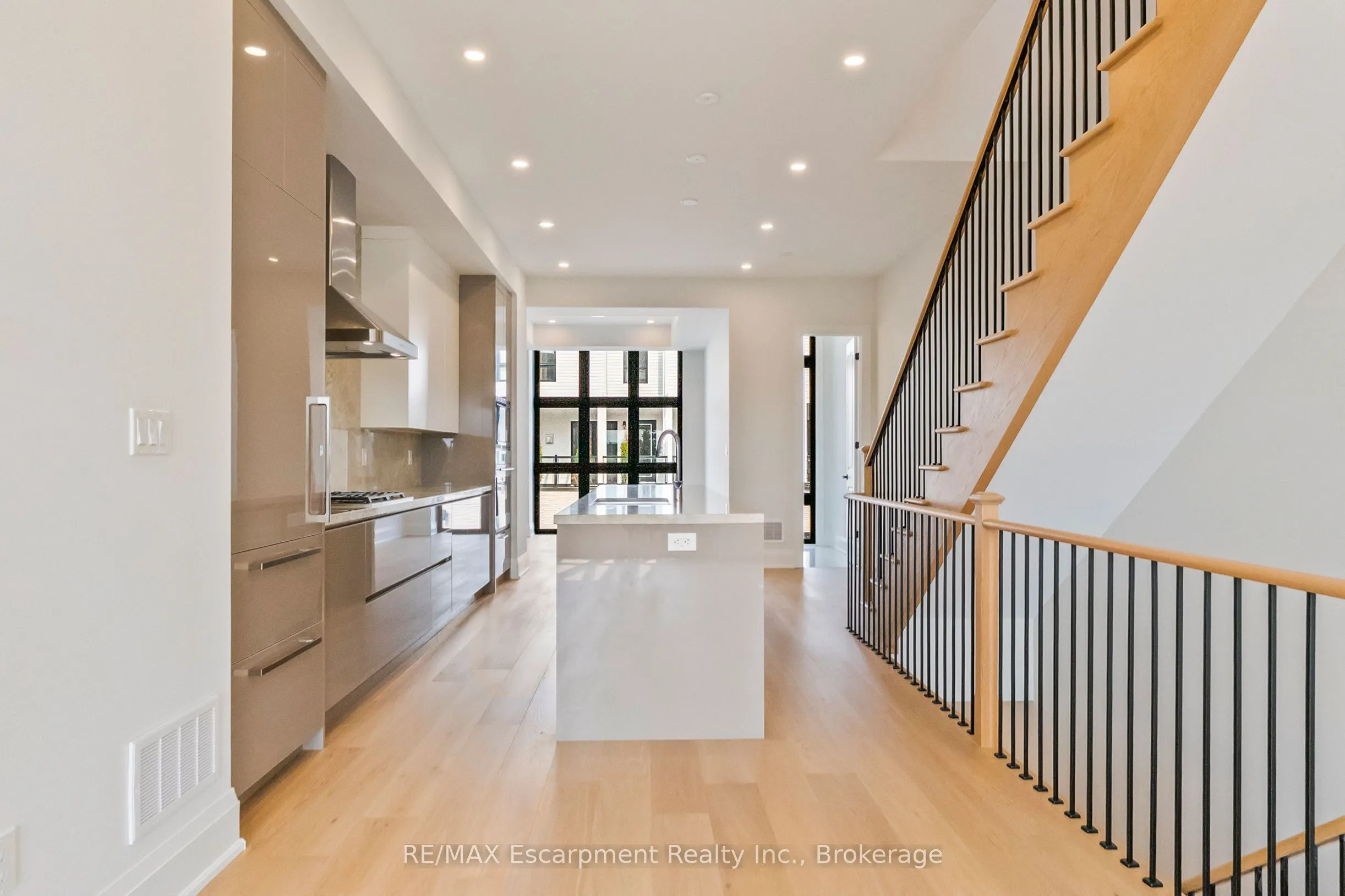 138 East Street, #4