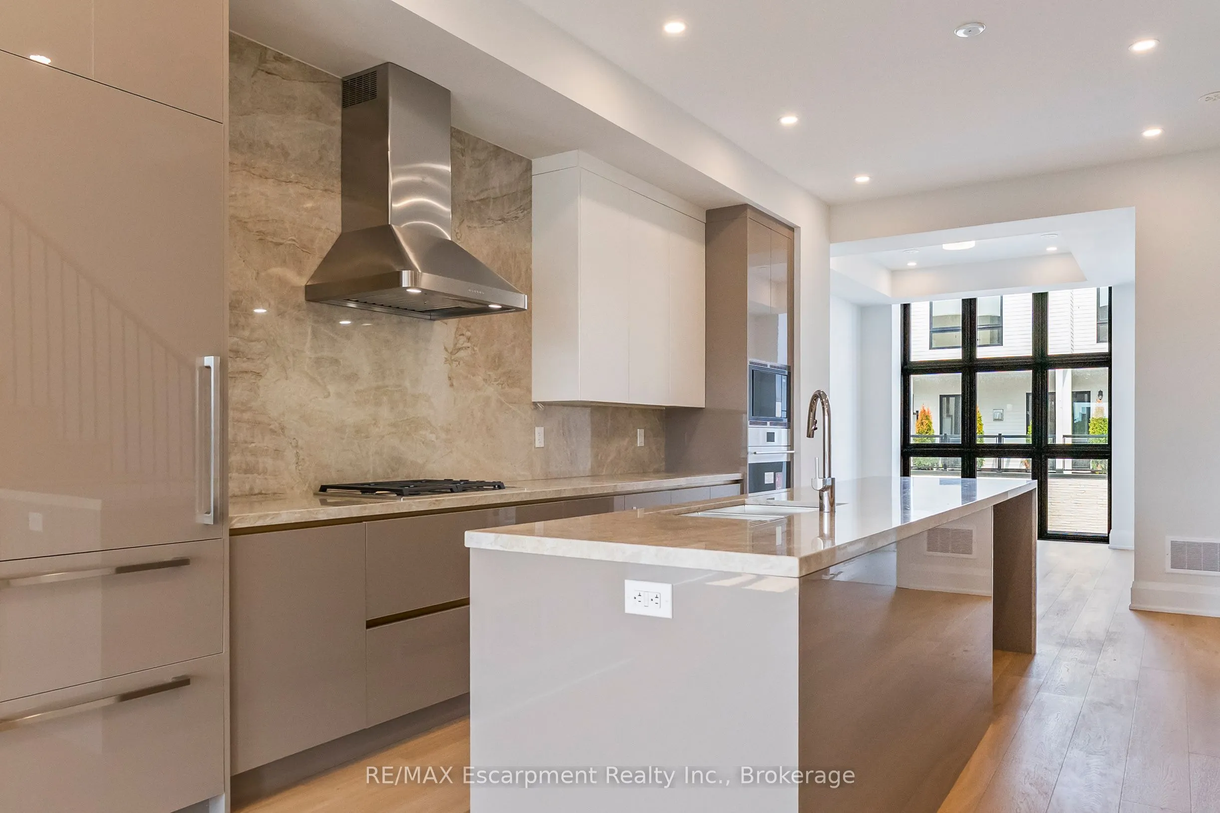 138 East Street, #4
