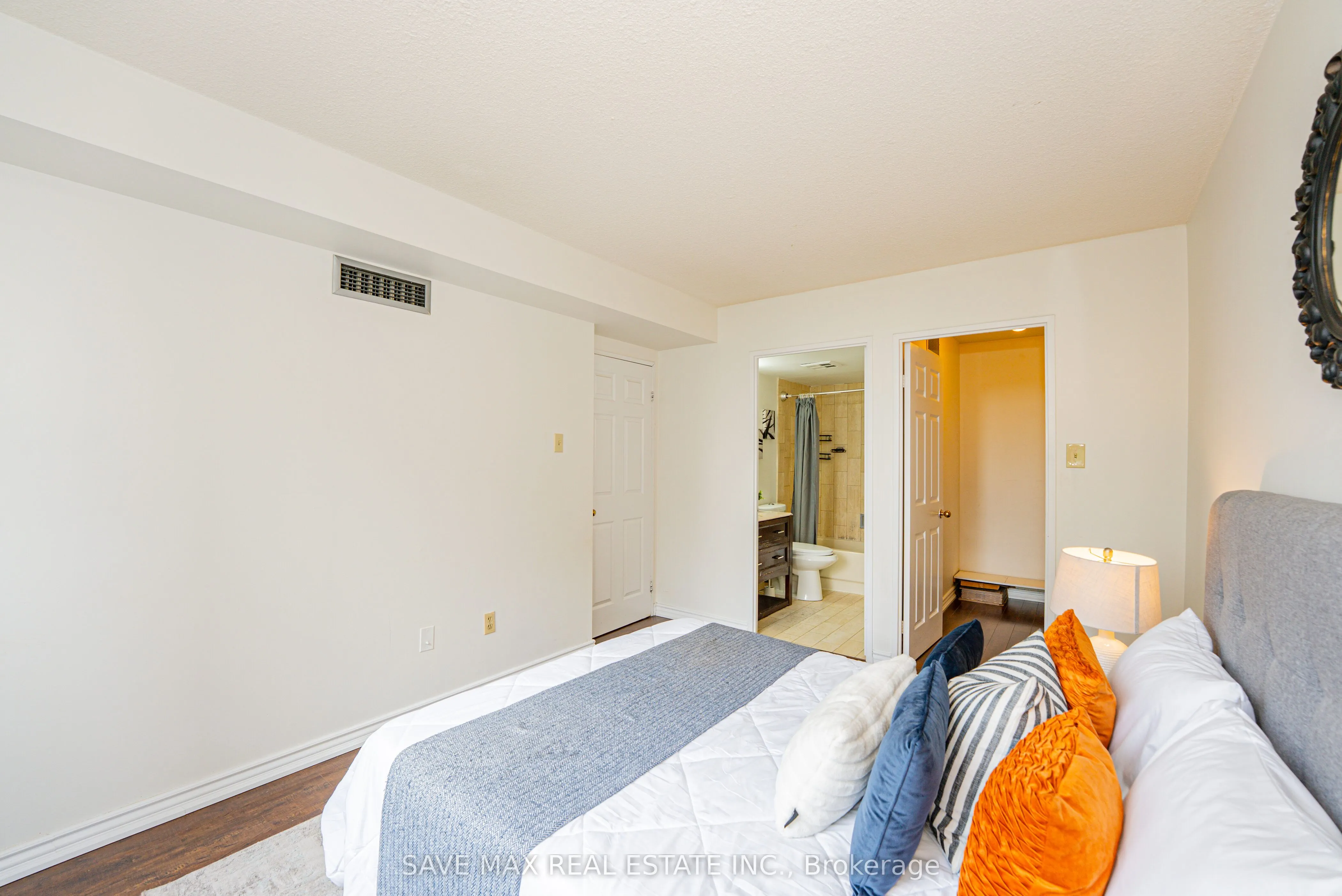265 Enfield Place, #401