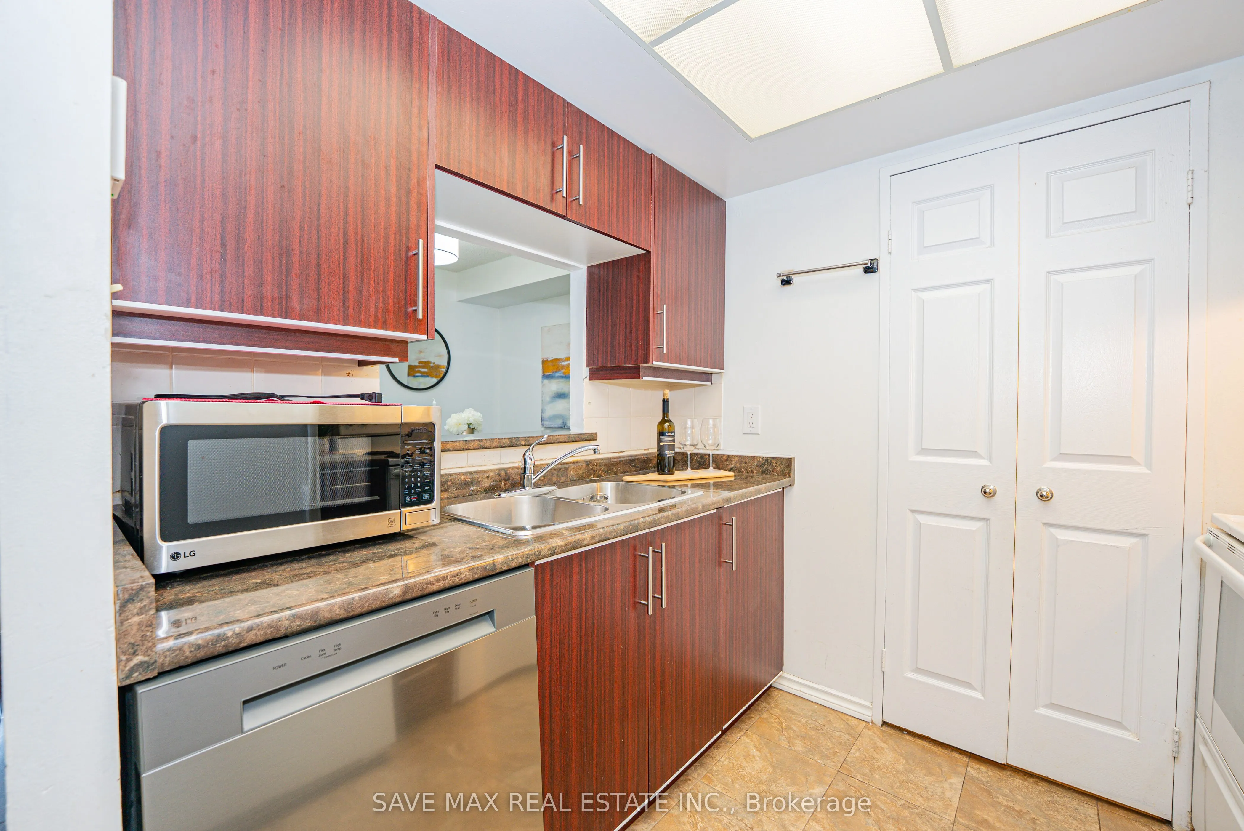 265 Enfield Place, #401