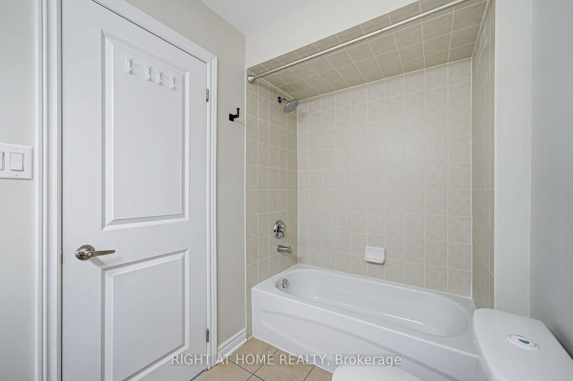 1 Cedar Lake Crescent, #Unit 39