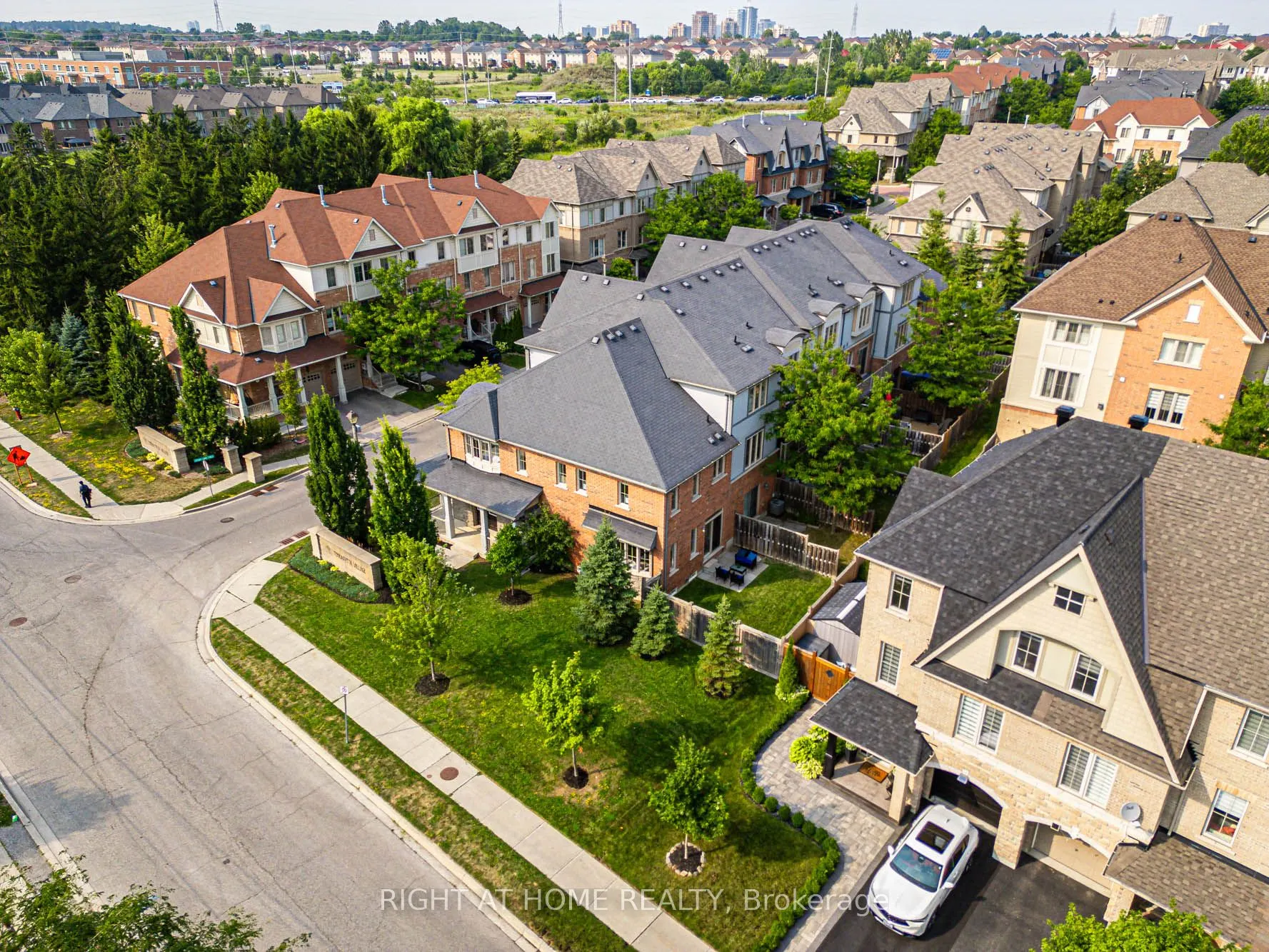 1 Cedar Lake Crescent, #Unit 39