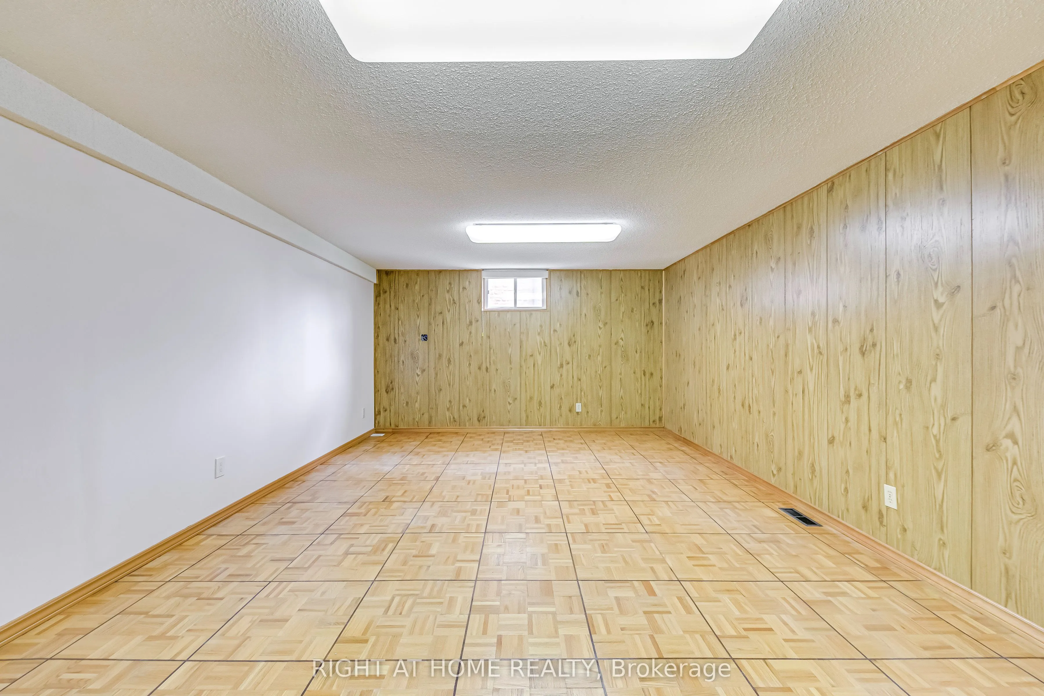 2125 Varency Drive, #Lower
