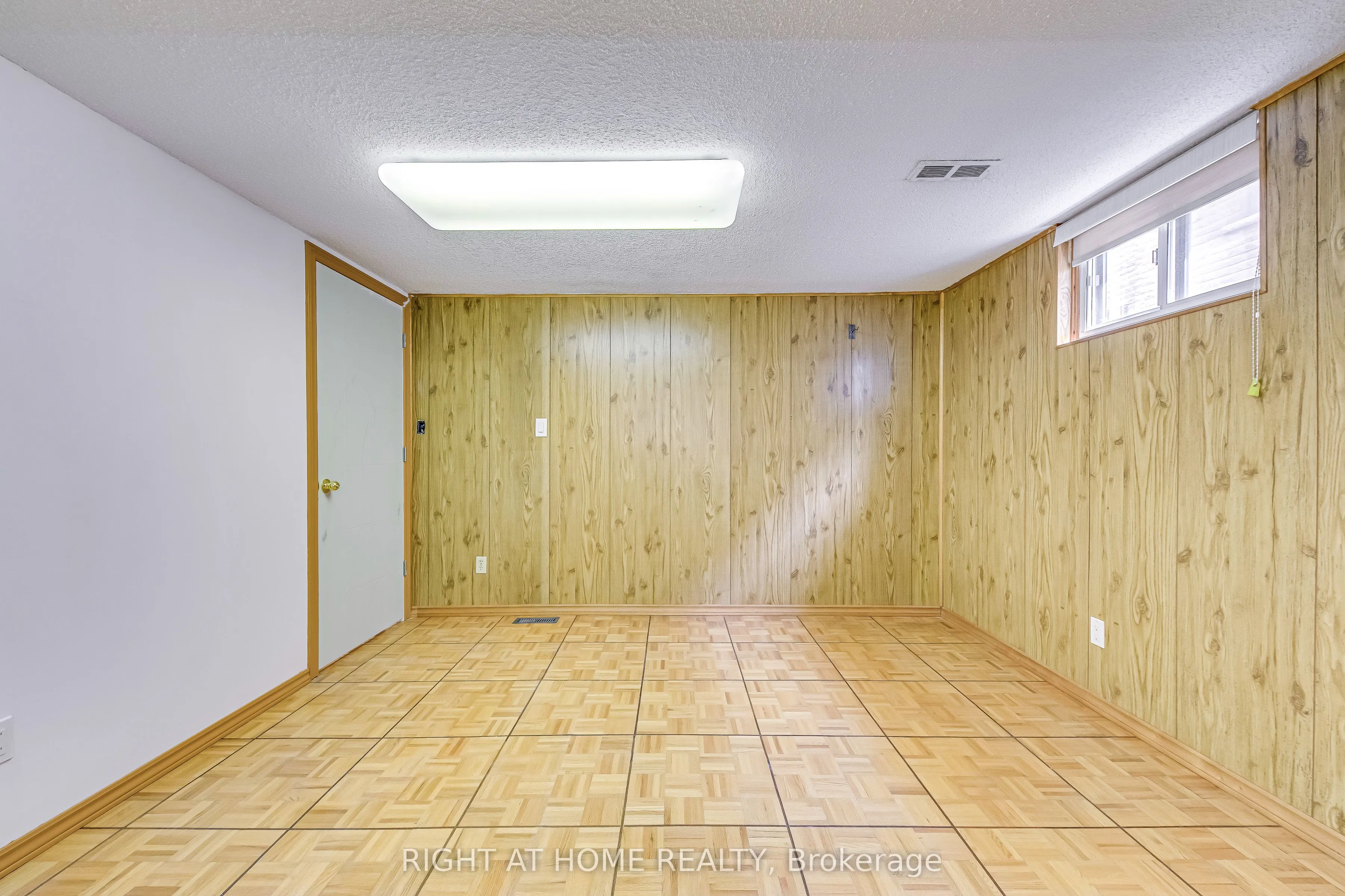 2125 Varency Drive, #Lower