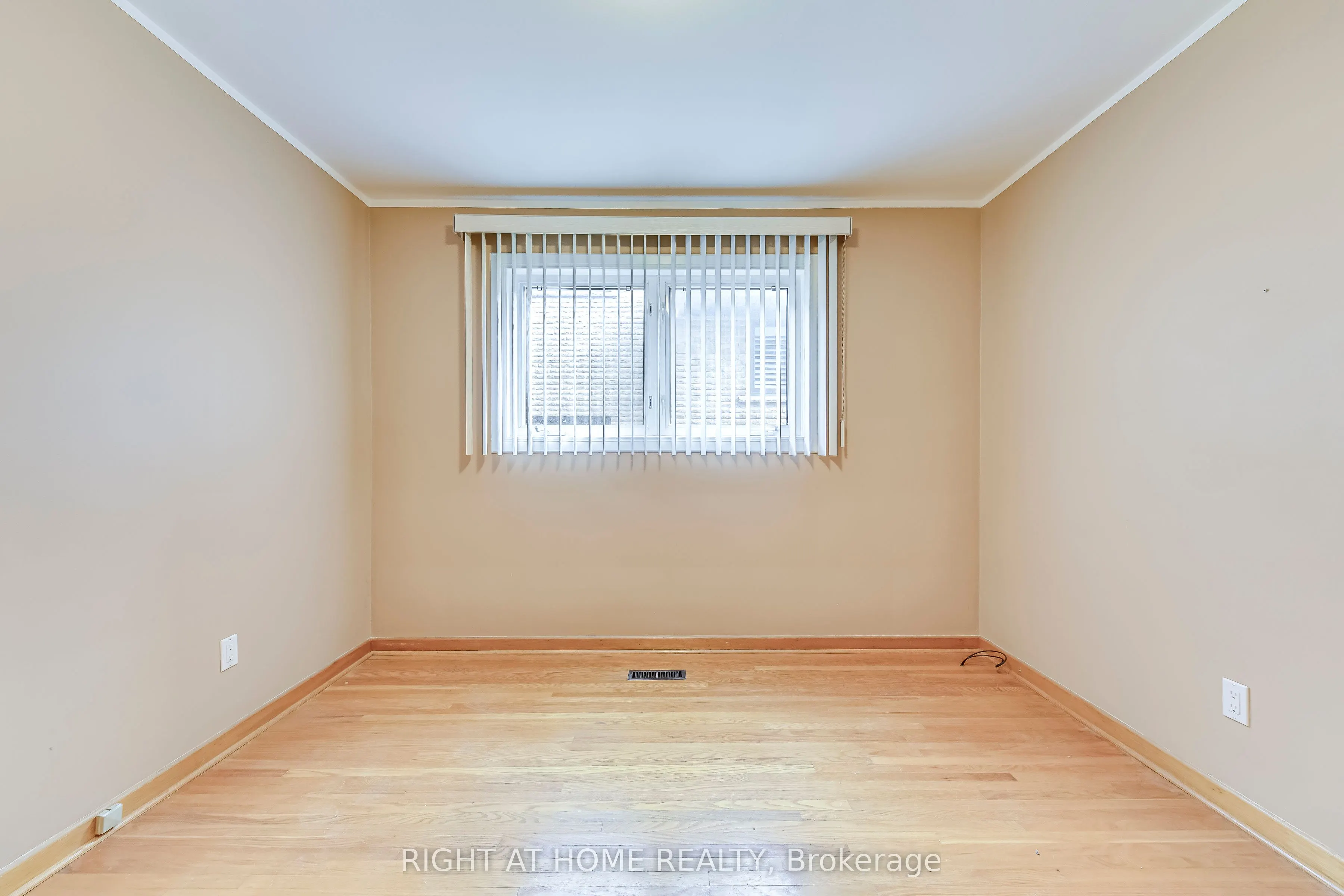 2125 Varency Drive, #Lower